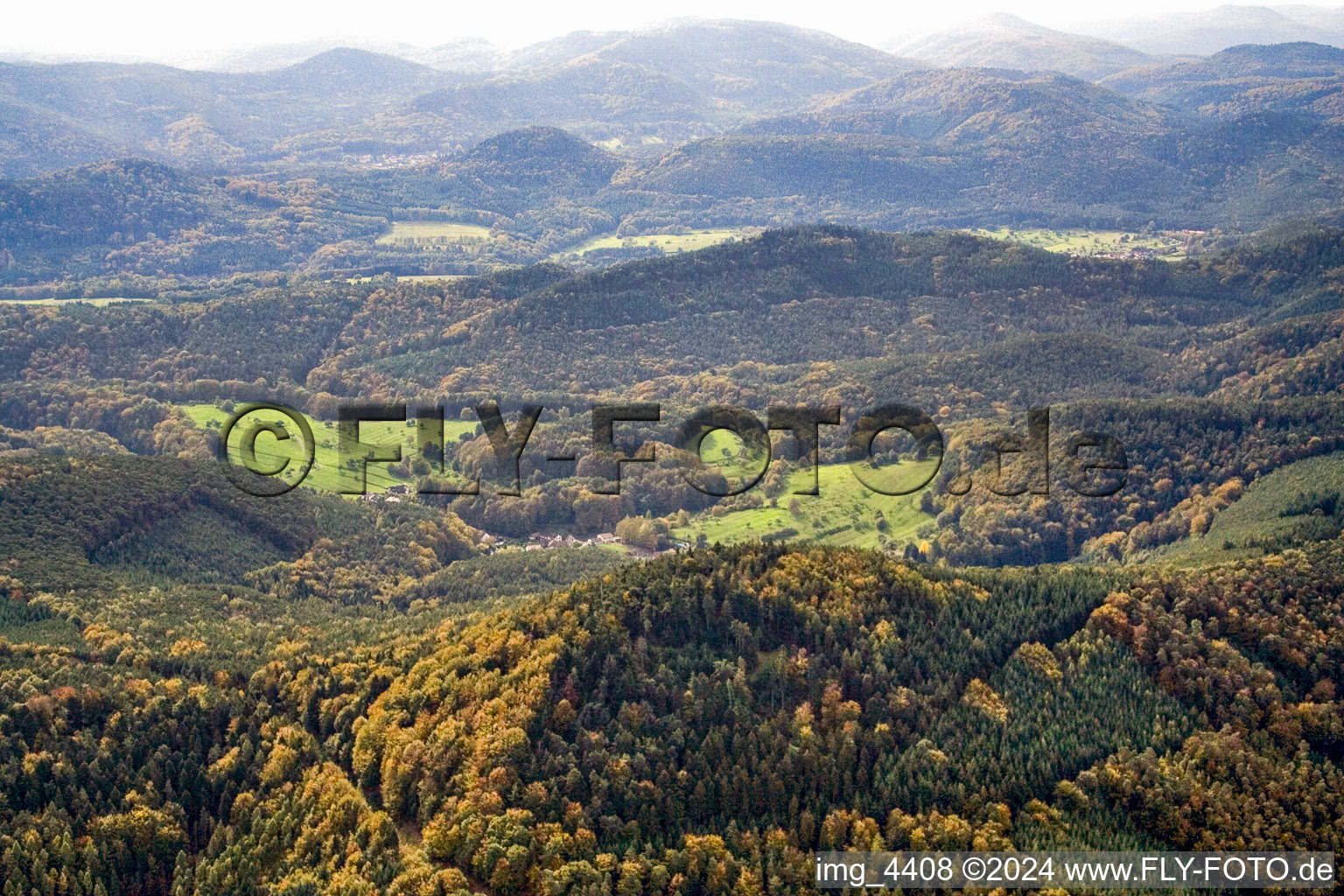 From the north in the district Blankenborn in Bad Bergzabern in the state Rhineland-Palatinate, Germany