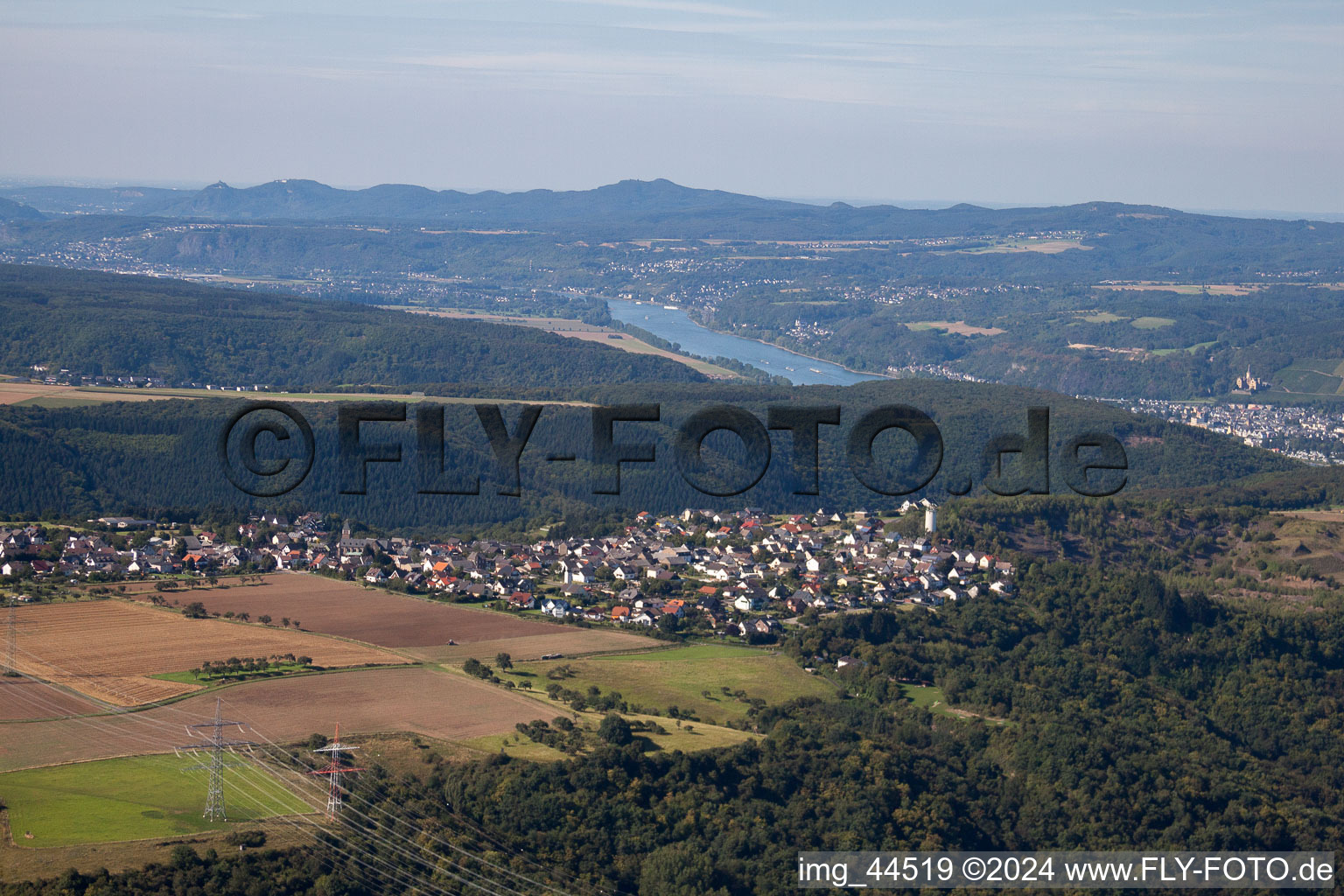 Village on the river bank areas of the Rhine river in the district Luetzing in Brohl-Luetzing in the state Rhineland-Palatinate