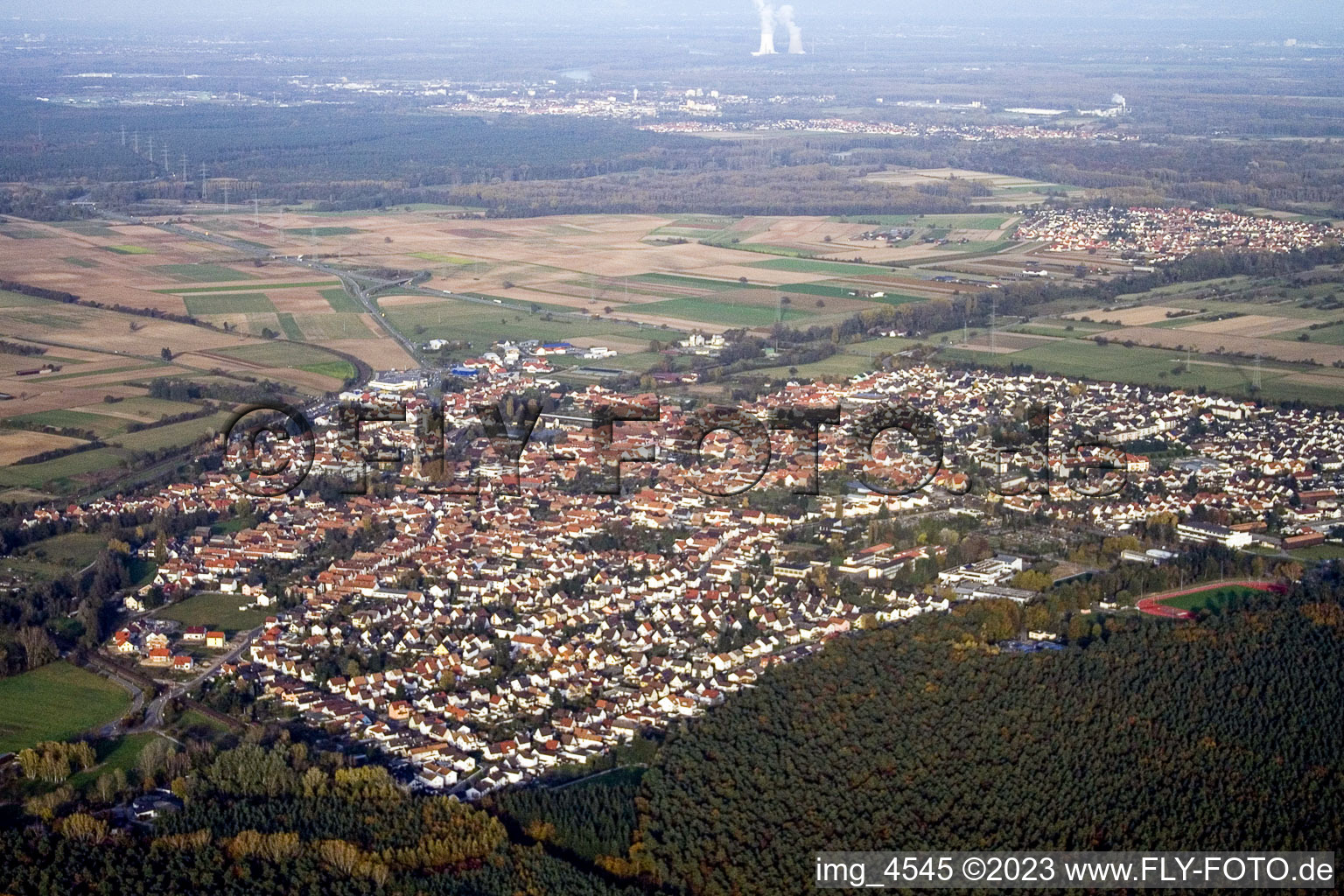 From the southwest in Rülzheim in the state Rhineland-Palatinate, Germany