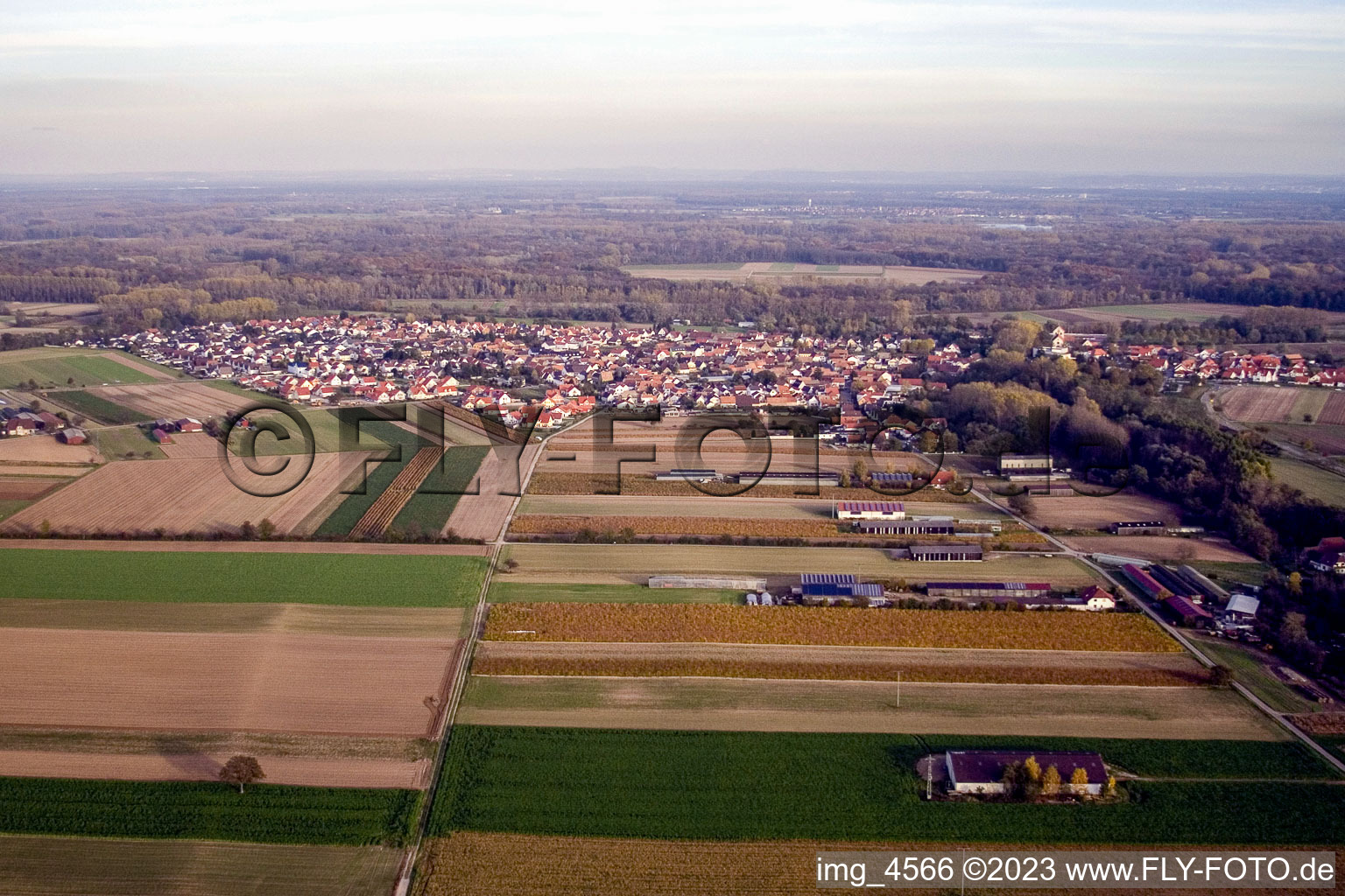 From the west in Hördt in the state Rhineland-Palatinate, Germany