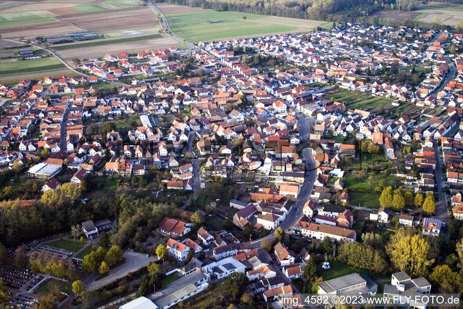 From the southeast in Hördt in the state Rhineland-Palatinate, Germany