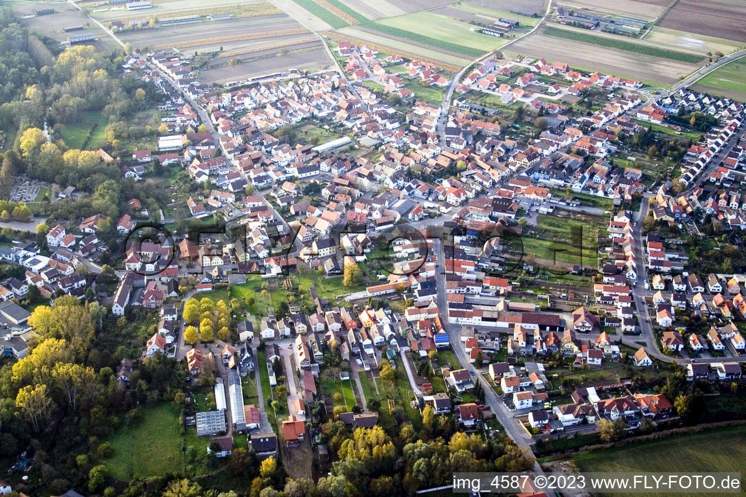 From the southeast in Hördt in the state Rhineland-Palatinate, Germany from above