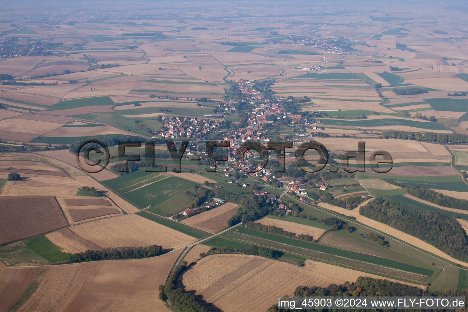 Bird's eye view of Neewiller-près-Lauterbourg in the state Bas-Rhin, France