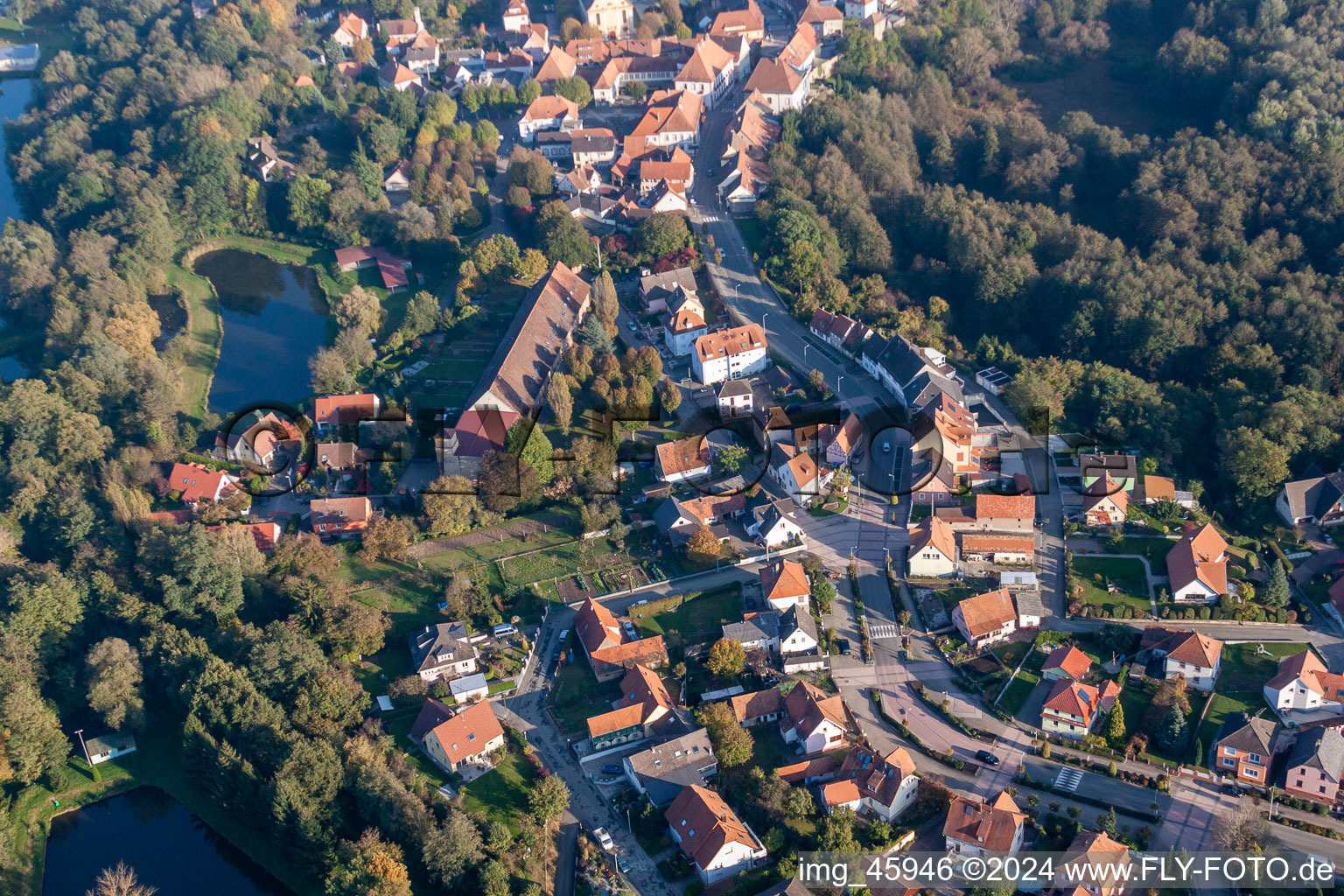 District Neulauterburg in Lauterbourg in the state Bas-Rhin, France from above