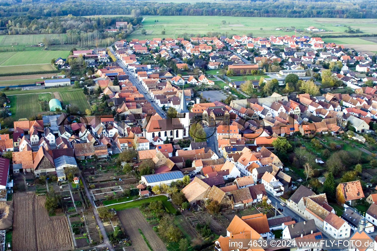 At from the west in the district Ottersheim in Ottersheim bei Landau in the state Rhineland-Palatinate, Germany