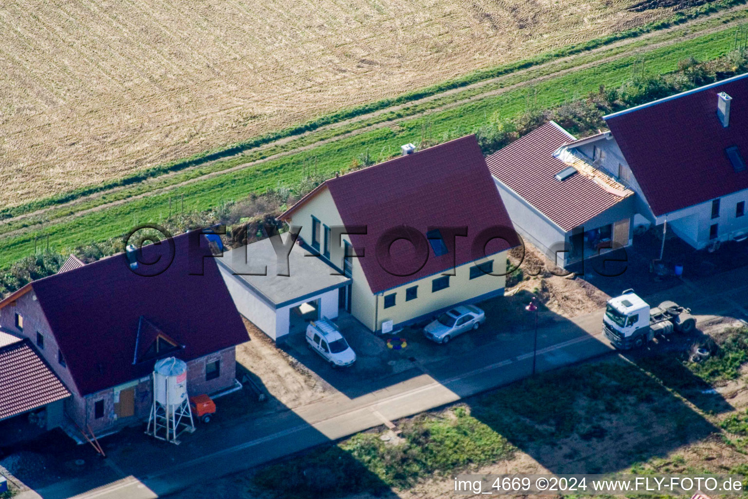 New development area Brotäcker in Steinweiler in the state Rhineland-Palatinate, Germany seen from above