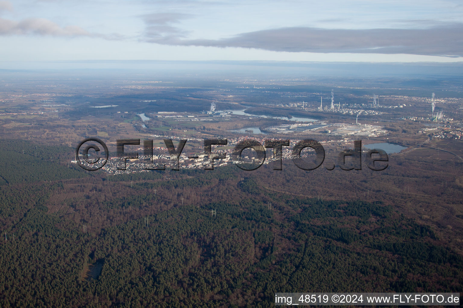 From the southwest in Wörth am Rhein in the state Rhineland-Palatinate, Germany