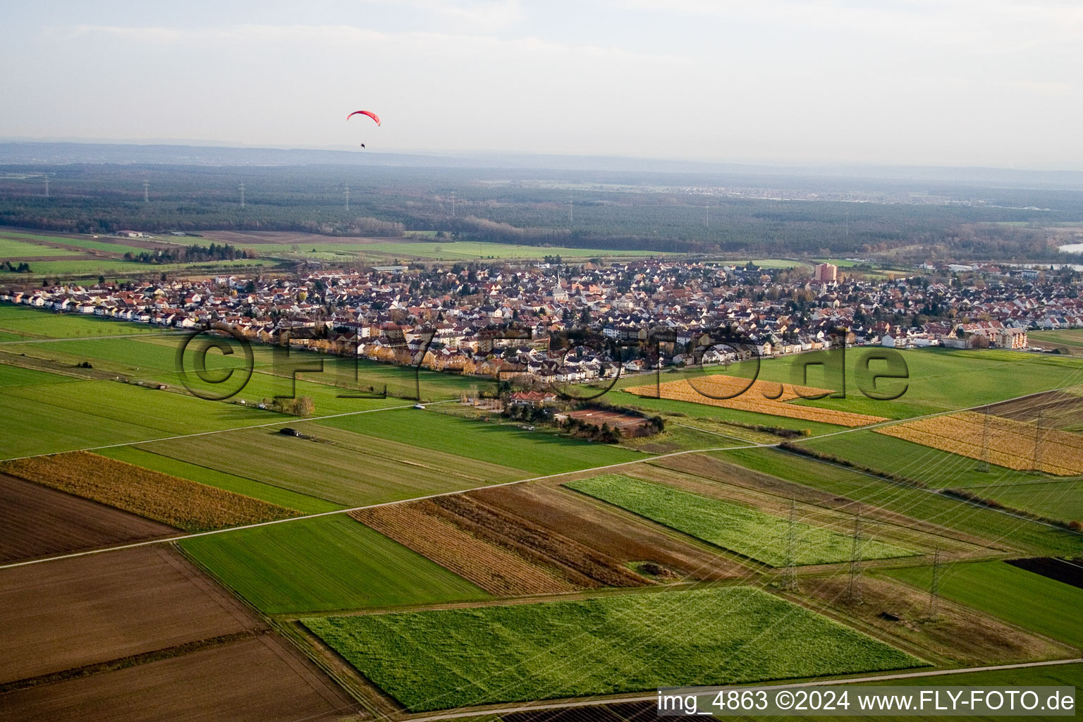 From the northwest in Neulußheim in the state Baden-Wuerttemberg, Germany