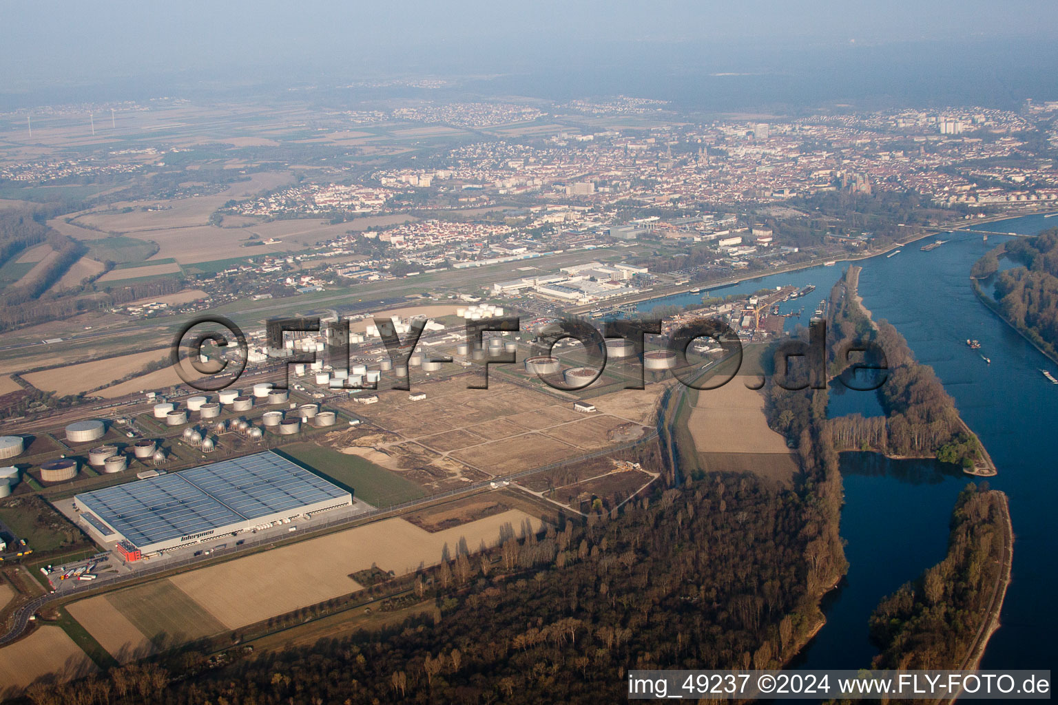 Tanquid tank farm at the airport from the east in Speyer in the state Rhineland-Palatinate, Germany from above