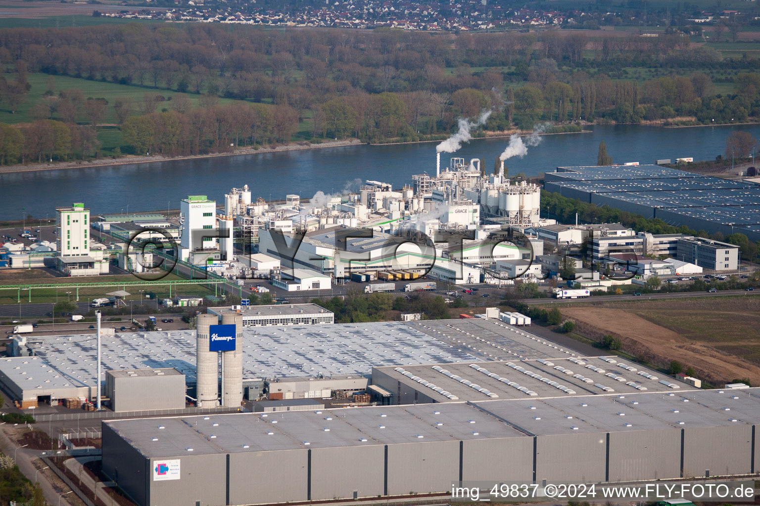 Aerial photograpy of Building and production halls on the premises of the chemical manufacturers Grace GmbH on the river bank of the Rhine in Worms in the state Rhineland-Palatinate, Germany