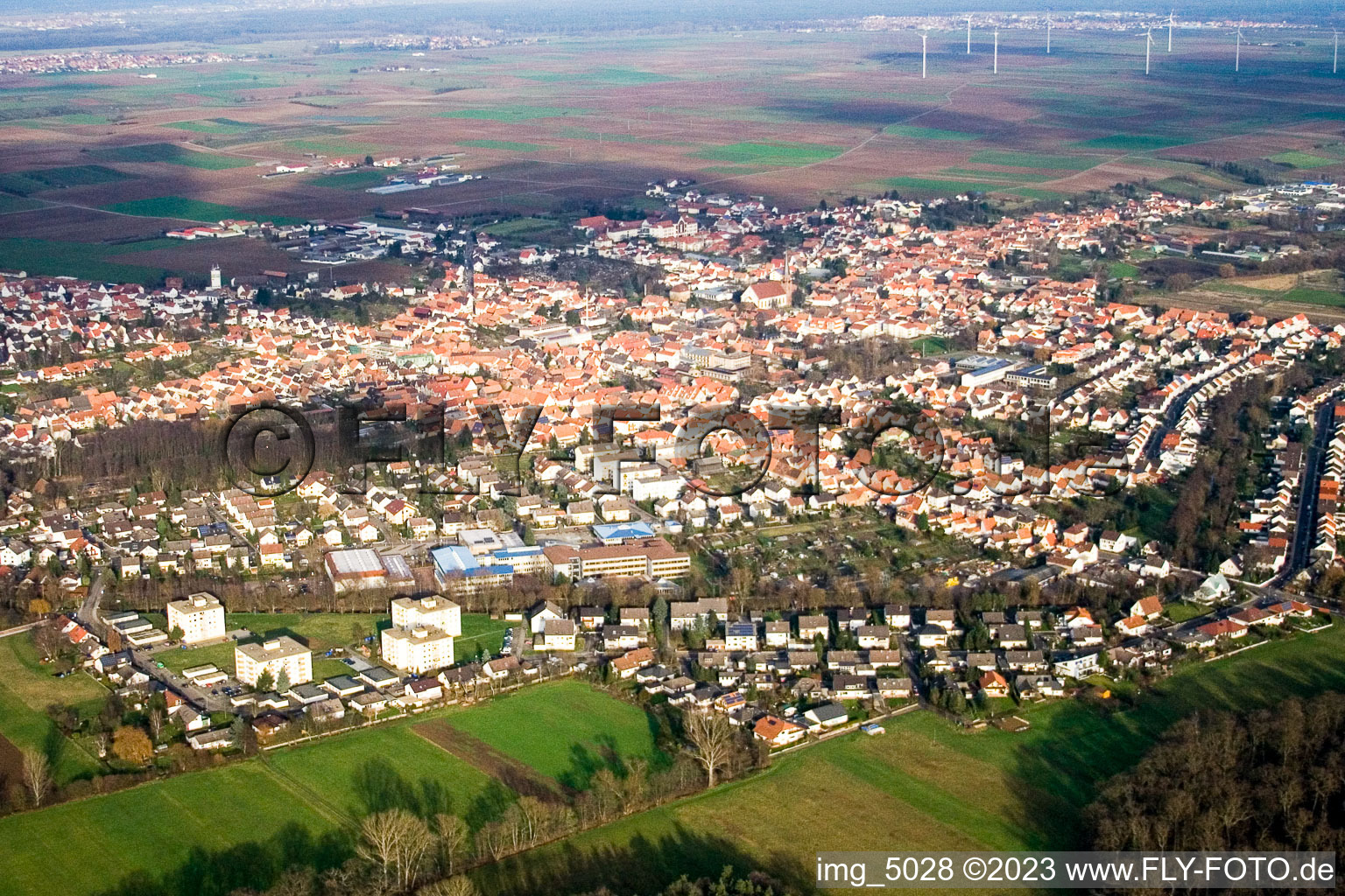 From the southwest in the district Herxheim in Herxheim bei Landau/Pfalz in the state Rhineland-Palatinate, Germany