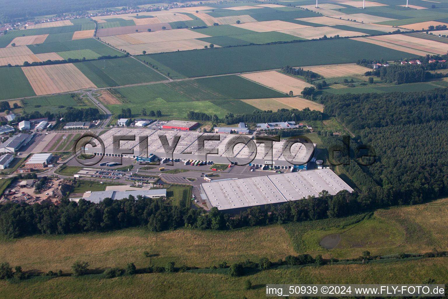 Bird's eye view of Horst Industrial Area, Zufall Logistics Center in the district Minderslachen in Kandel in the state Rhineland-Palatinate, Germany