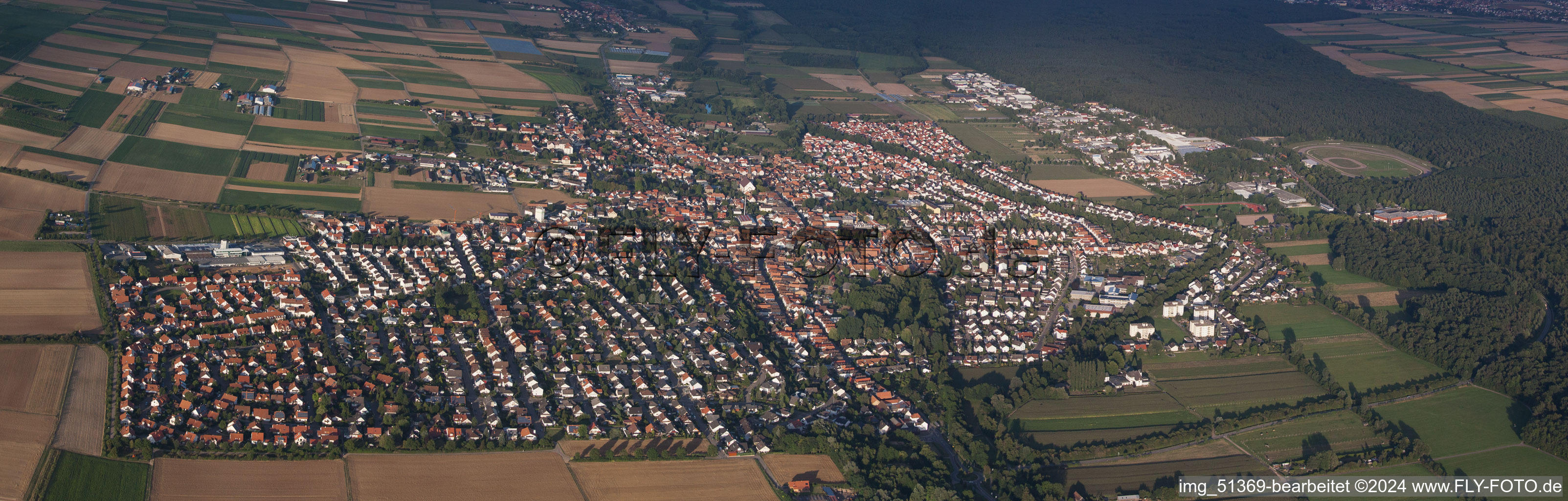 From the west in the district Herxheim in Herxheim bei Landau in the state Rhineland-Palatinate, Germany