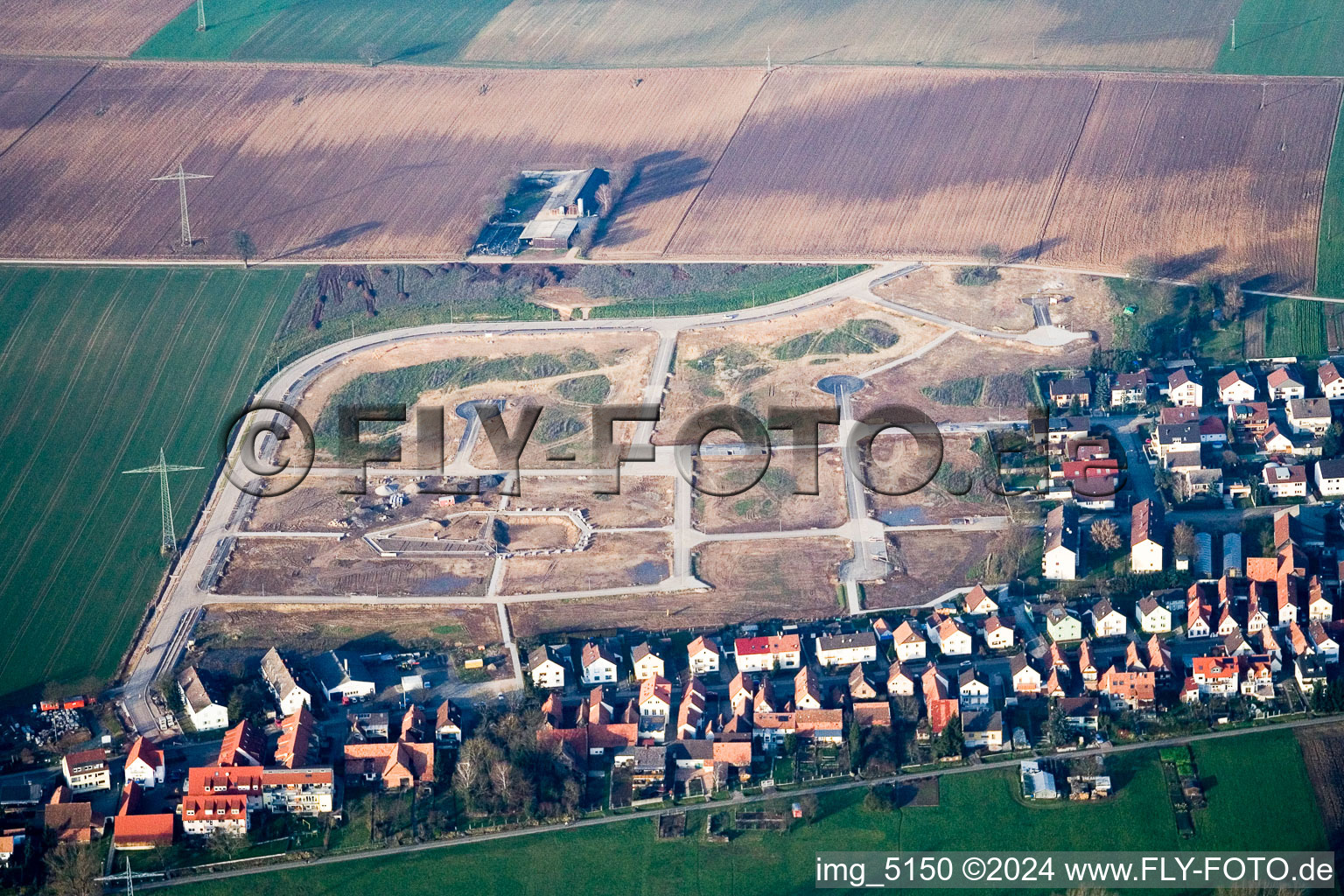 Construction sites for new construction residential area of detached housing estate Am Hoehenweg in Kandel in the state Rhineland-Palatinate from above