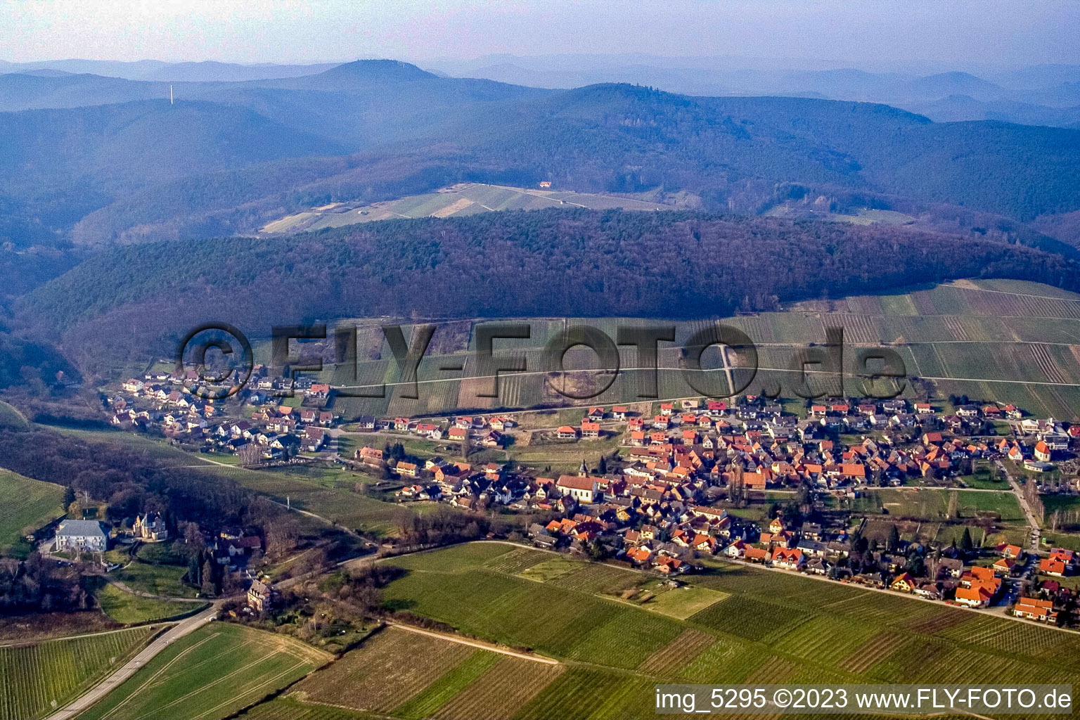 From the southeast in the district Pleisweiler in Pleisweiler-Oberhofen in the state Rhineland-Palatinate, Germany
