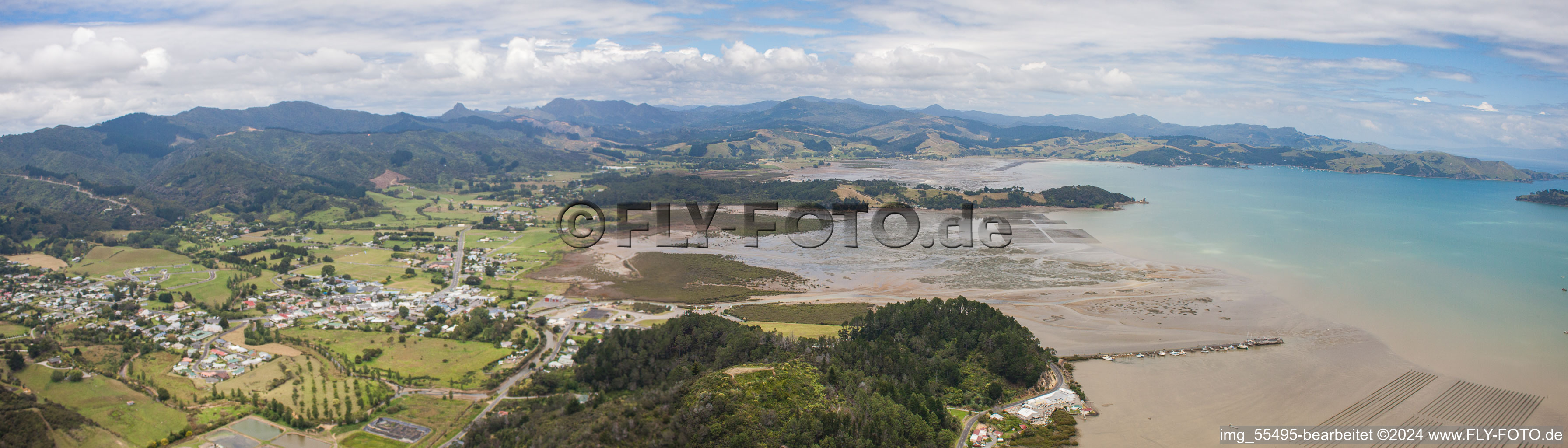 Aerial photograpy of Coastline on the sandy beach of Sued-Pazifik in the district Mcgreogor Bay in Coromandel in Waikato, New Zealand