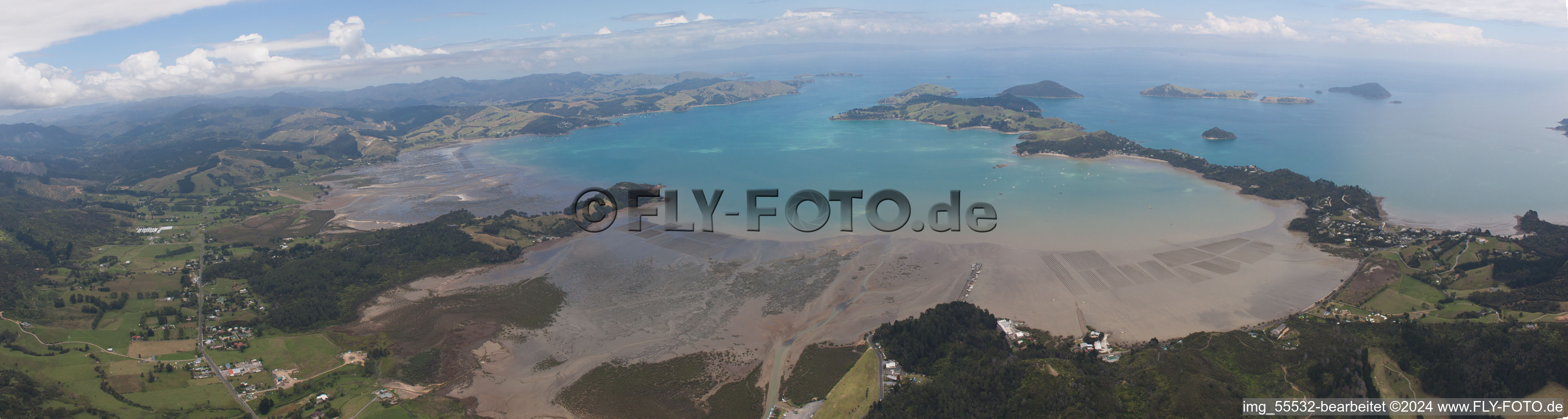 Oblique view of Coastline on the sandy beach of Sued-Pazifik in the district Mcgreogor Bay in Coromandel in Waikato, New Zealand