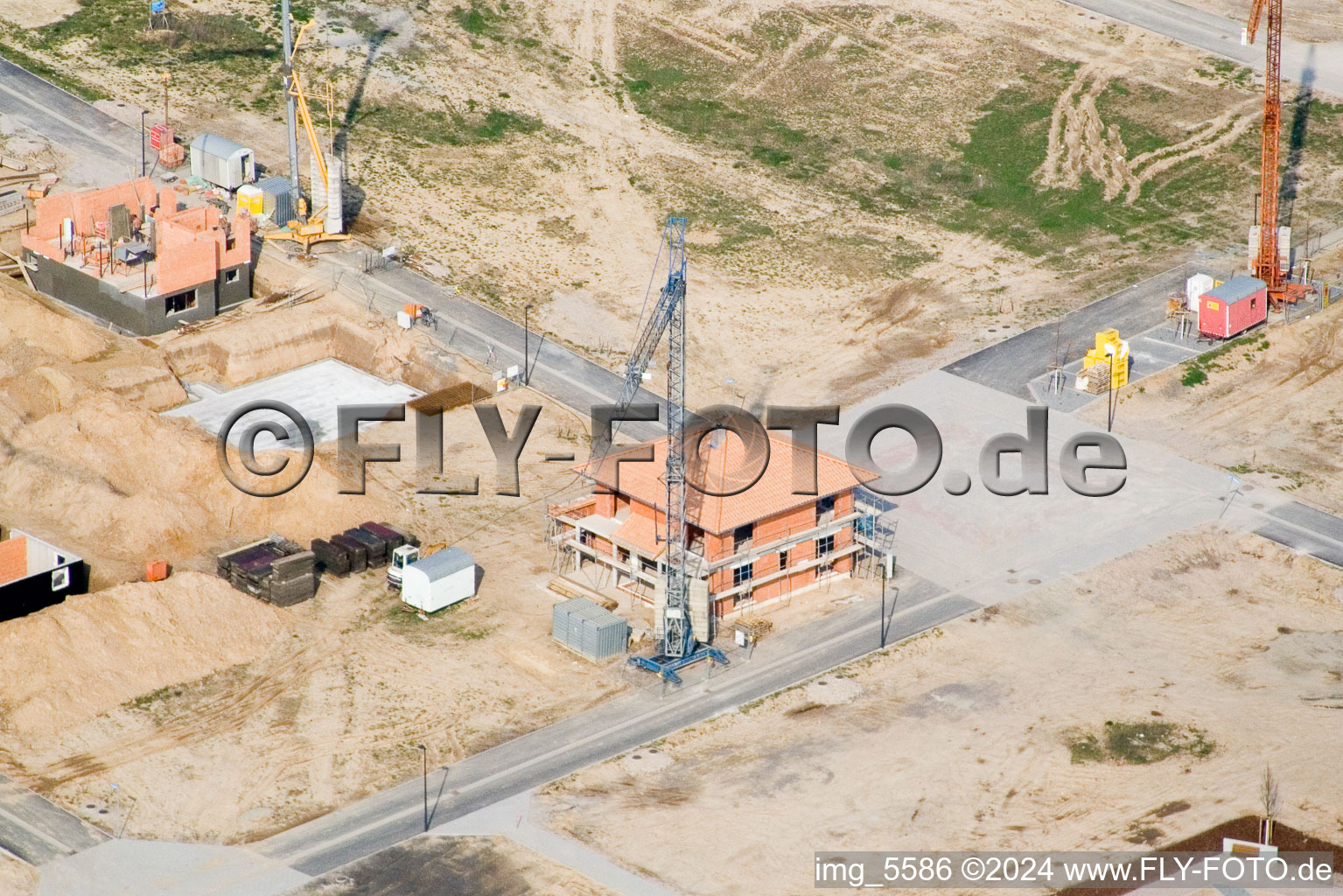 New development area on the Höhenweg in Kandel in the state Rhineland-Palatinate, Germany from the plane