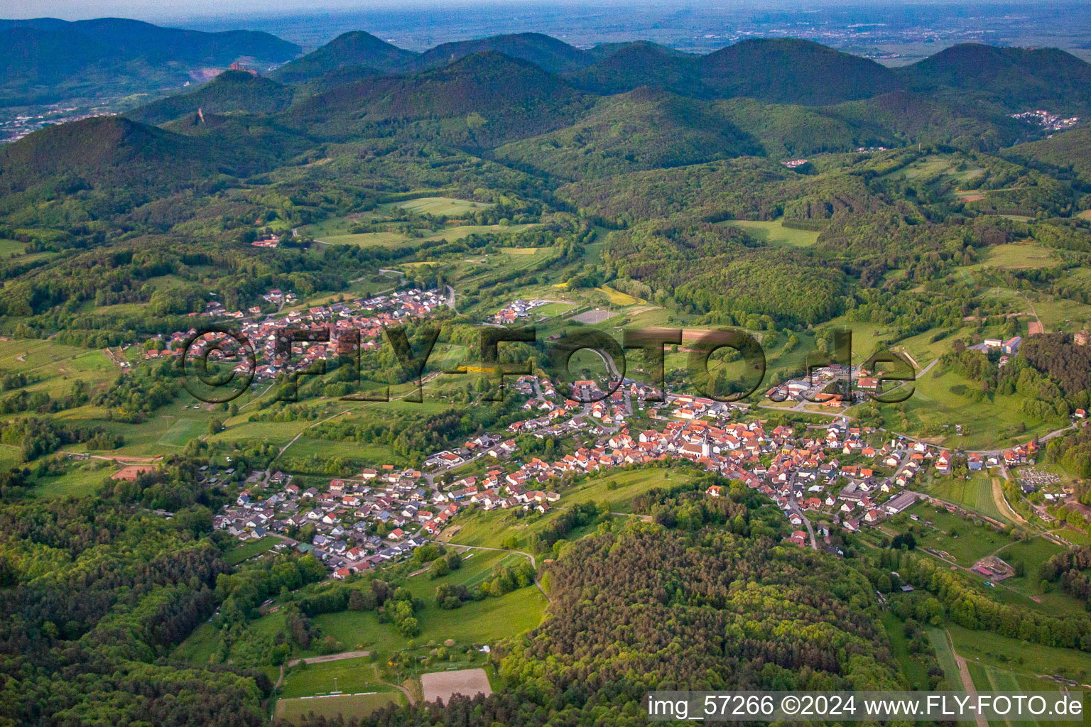 Village - view on the edge of agricultural fields and farmland in the district Gossersweiler in Gossersweiler-Stein in the state Rhineland-Palatinate, Germany