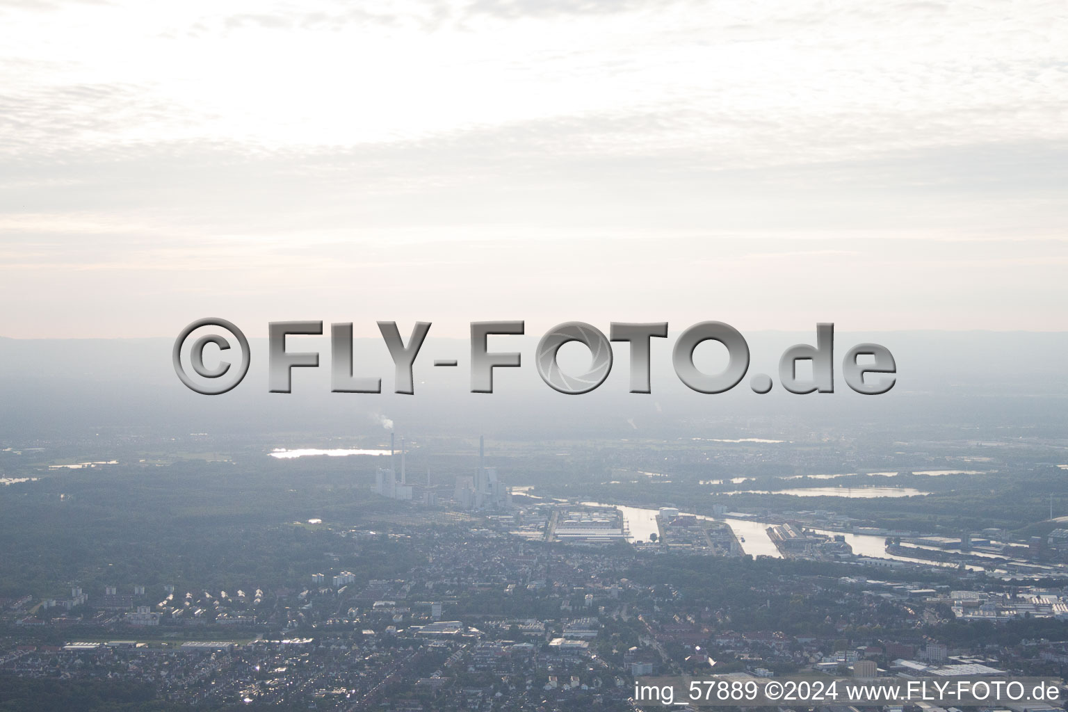 From the east in the district Grünwinkel in Karlsruhe in the state Baden-Wuerttemberg, Germany from above