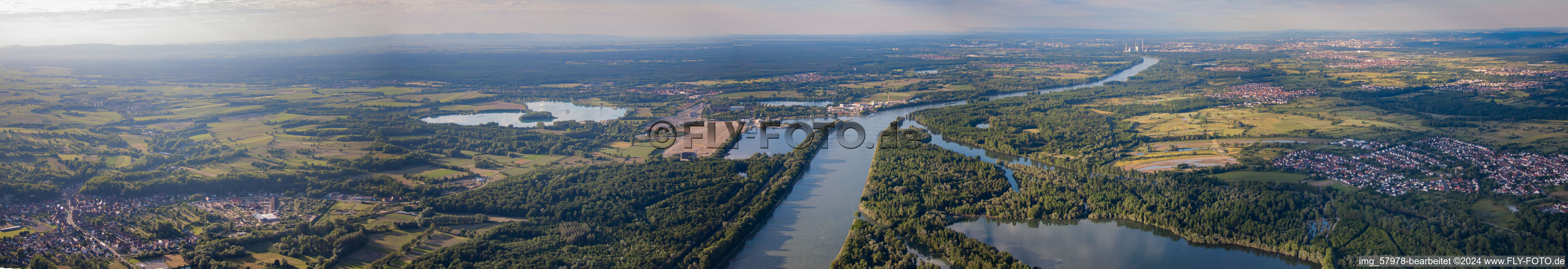 Rhine panorama to the N in Mothern in the state Bas-Rhin, France