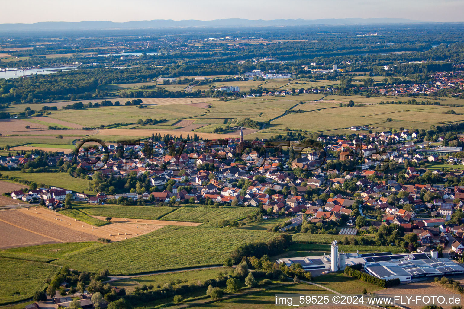 From the south in the district Rheinbischofsheim in Rheinau in the state Baden-Wuerttemberg, Germany