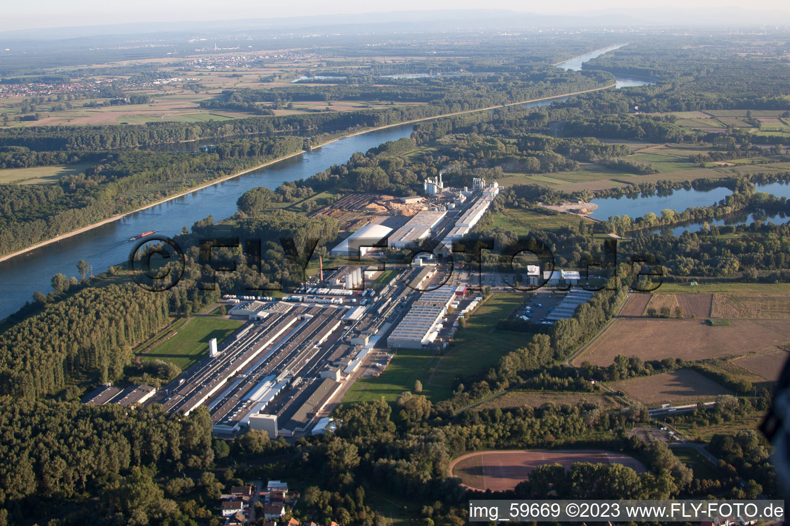 Aerial photograpy of Industry on the Rhine in the district Sondernheim in Germersheim in the state Rhineland-Palatinate, Germany