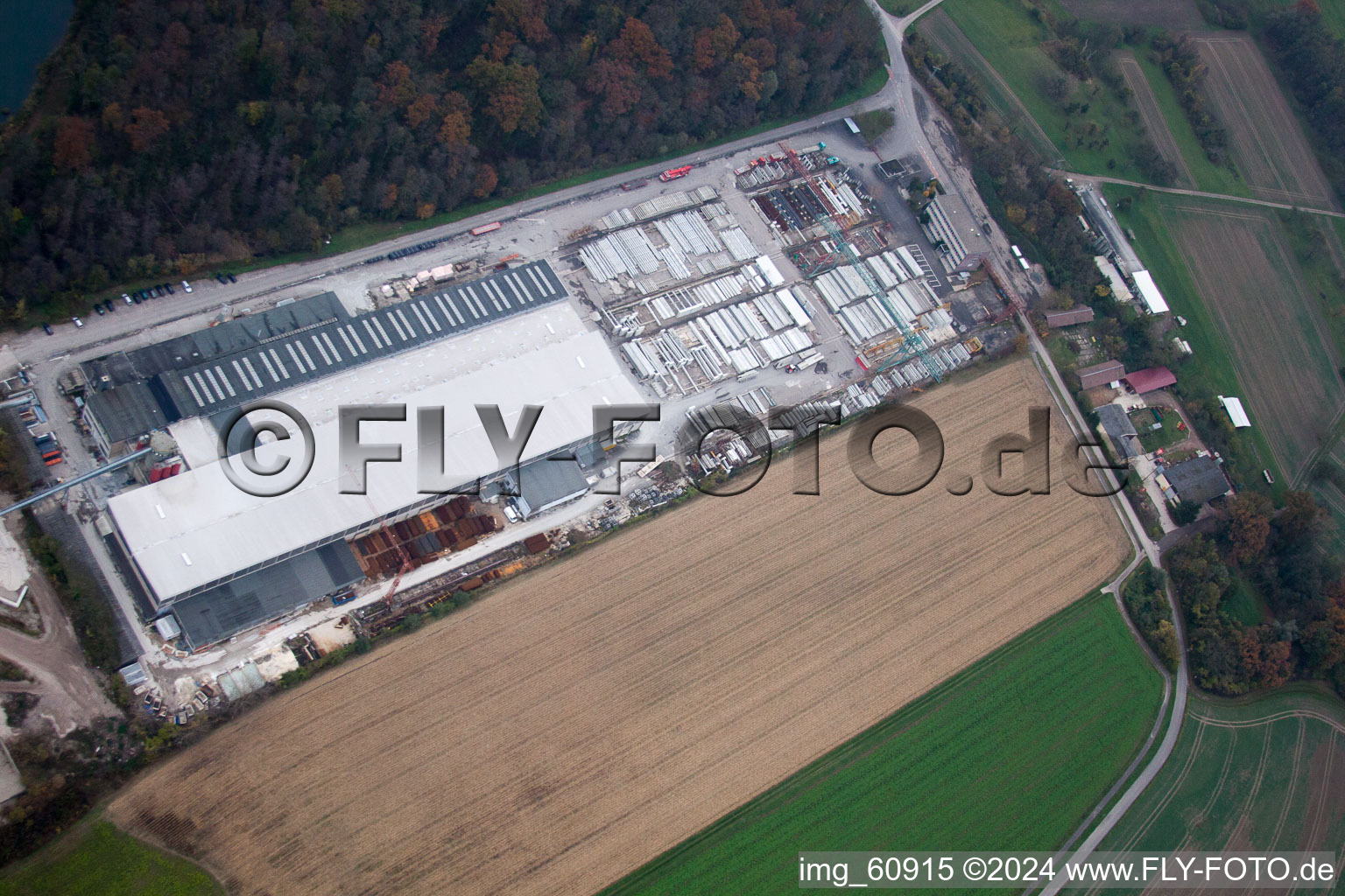 Mixed concrete and building materials factory of Betonfertigteilewerk Linkenheim GmbH & Co. KG in Linkenheim-Hochstetten in the state Baden-Wurttemberg from above