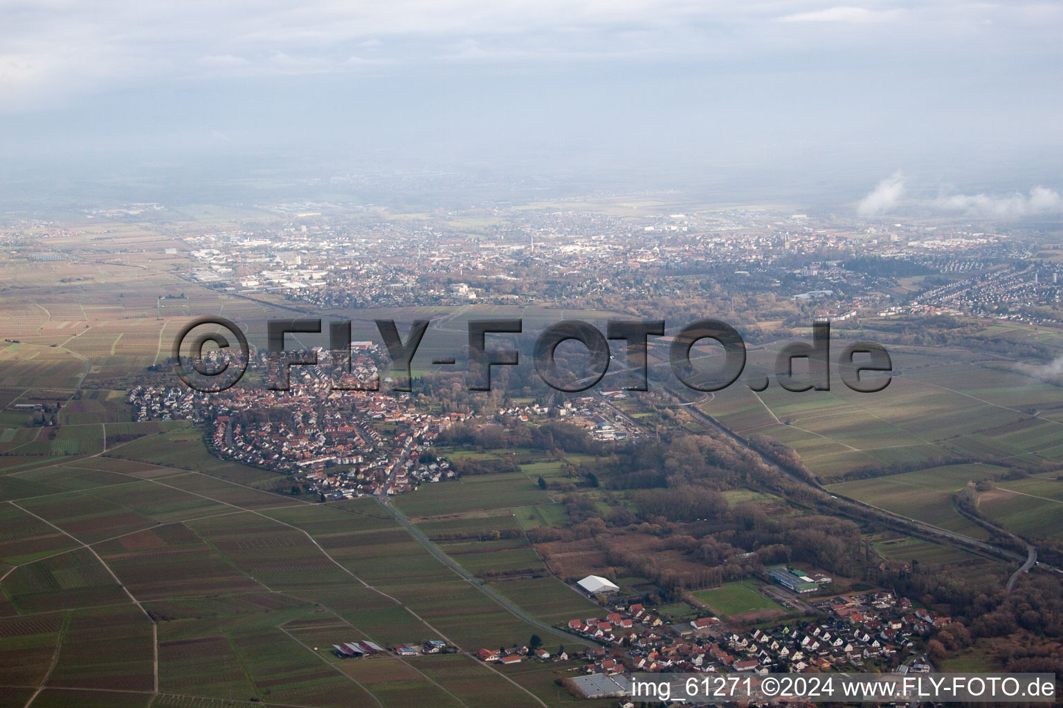 From the west in the district Godramstein in Landau in der Pfalz in the state Rhineland-Palatinate, Germany