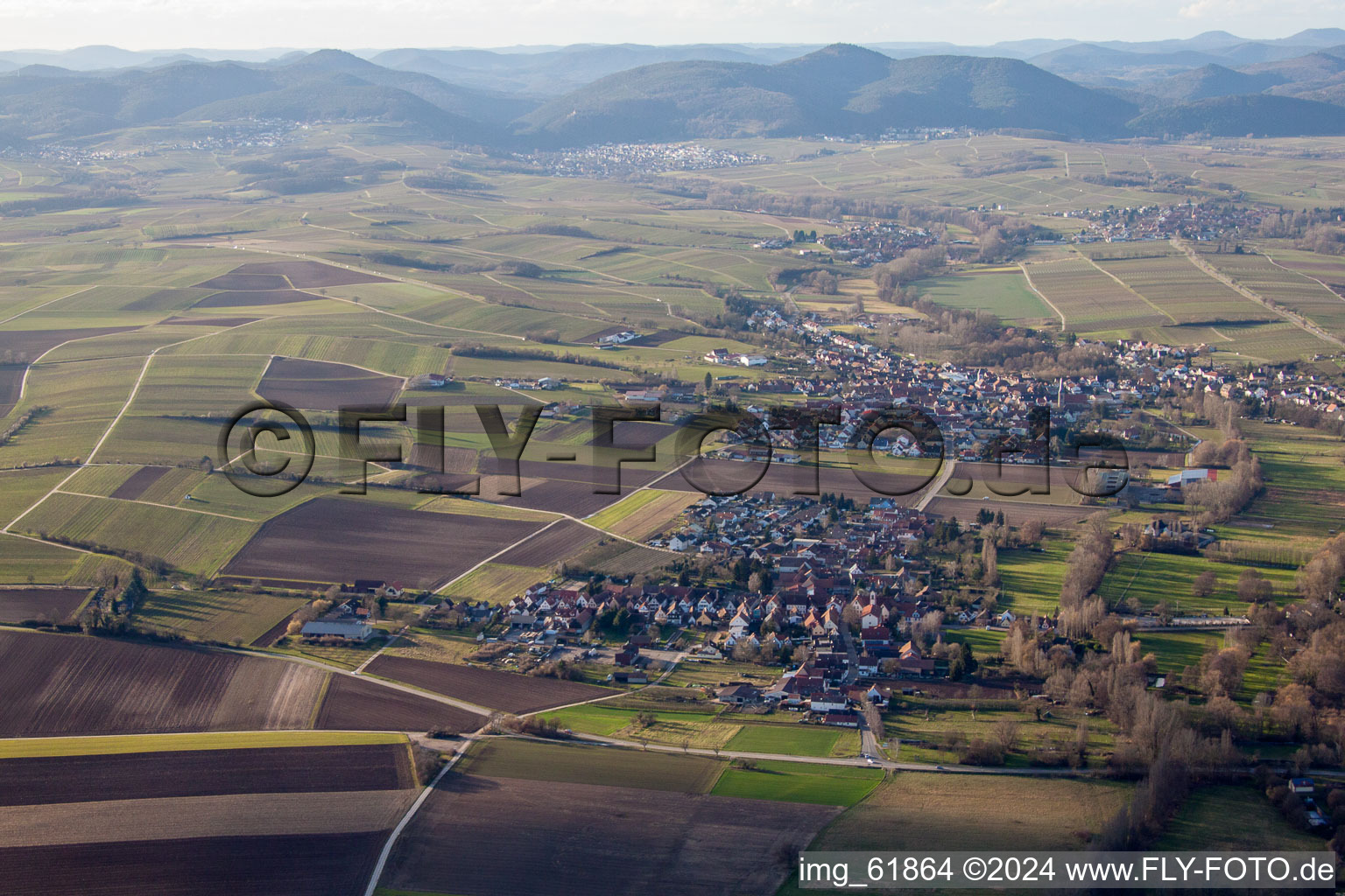 Bird's eye view of District Heuchelheim in Heuchelheim-Klingen in the state Rhineland-Palatinate, Germany