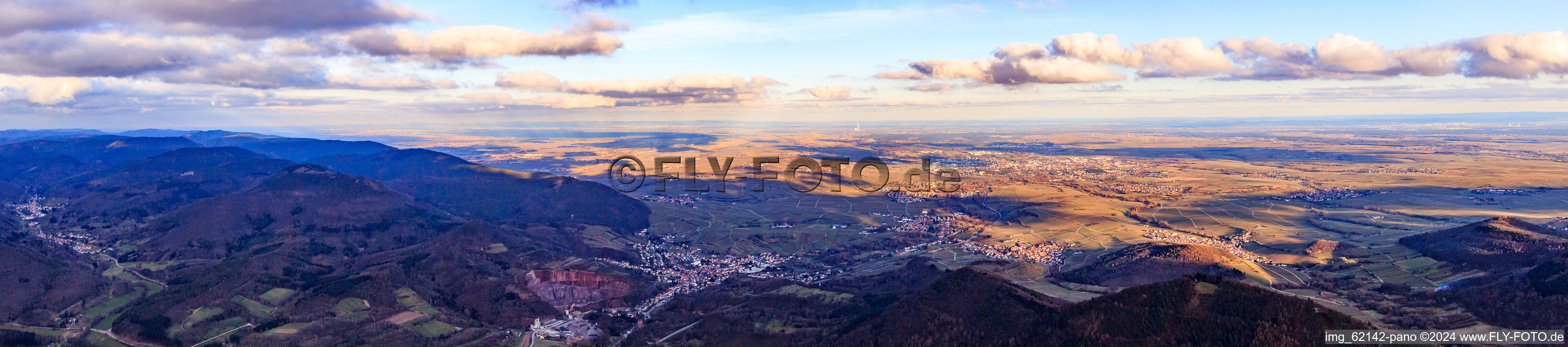 Panorama of the Haardtrand with Queichtal from the west from Dernbach to Ranschbach in Albersweiler in the state Rhineland-Palatinate, Germany