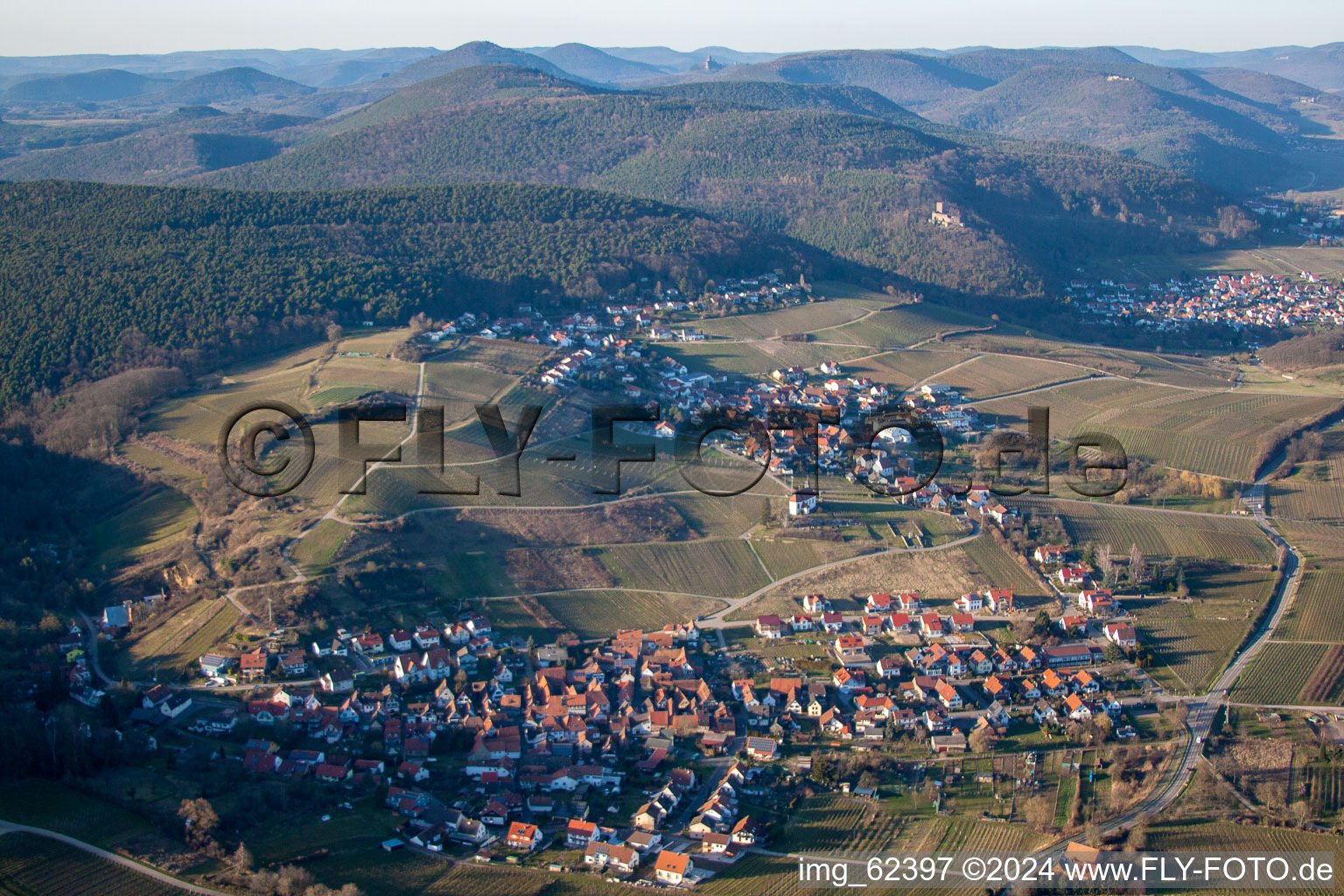 Bird's eye view of District Gleiszellen in Gleiszellen-Gleishorbach in the state Rhineland-Palatinate, Germany