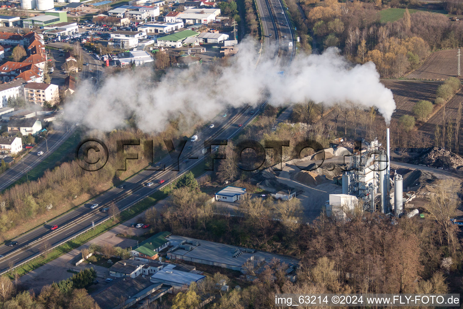 Aerial view of Building and production halls on the premises of Asphaltmischwerk Landau Juchem KG in Landau in der Pfalz in the state Rhineland-Palatinate, Germany