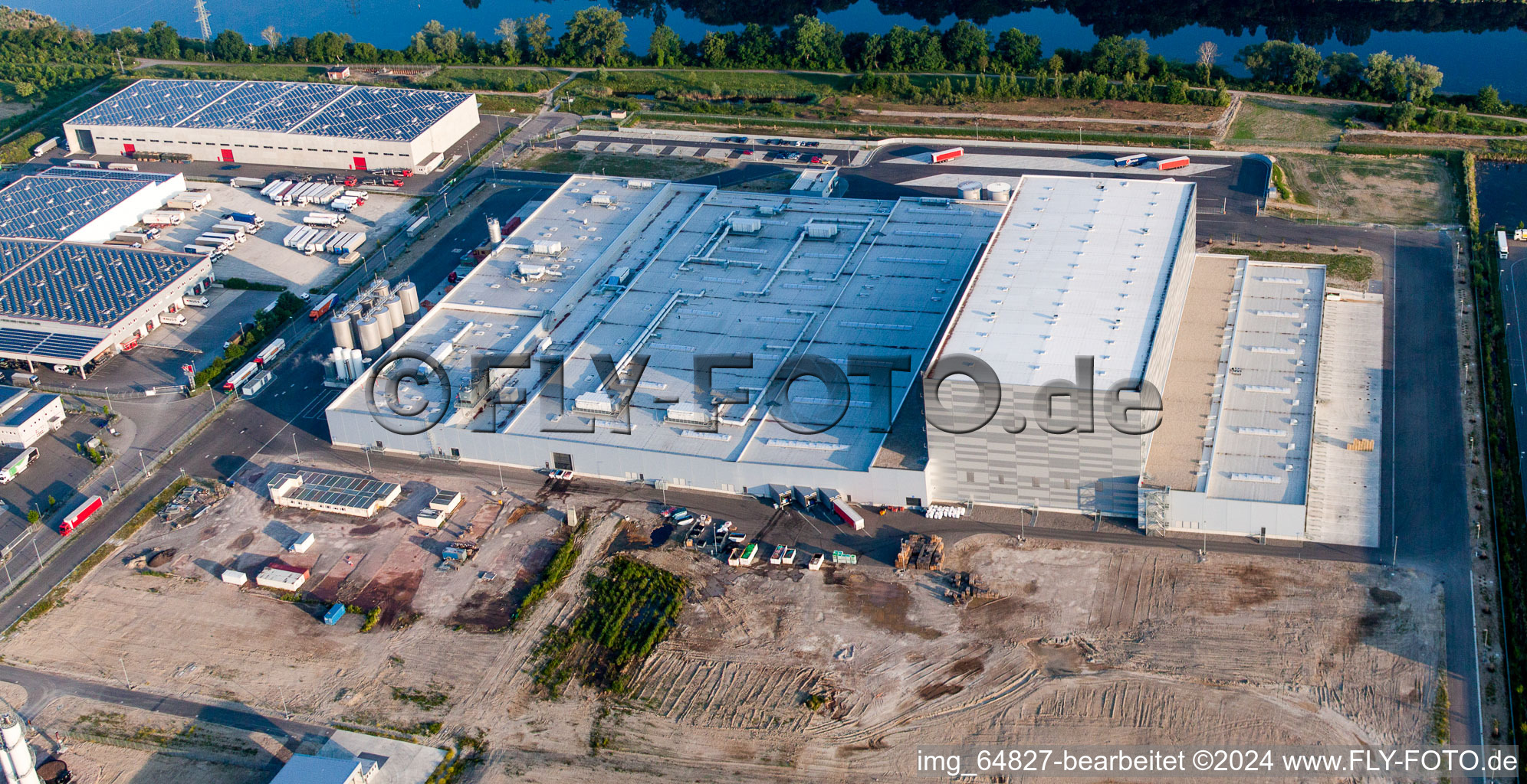 Aerial photograpy of Building and production halls on the premises of Pfaelzer Erfrischungsgetraenke GmbH in the district Industriegebiet Woerth-Oberwald in Woerth am Rhein in the state Rhineland-Palatinate, Germany