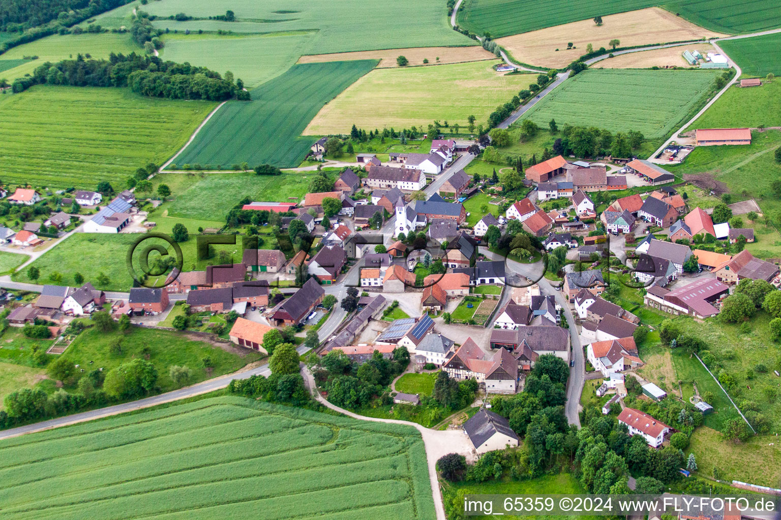 From the north in the district Drenke in Beverungen in the state North Rhine-Westphalia, Germany