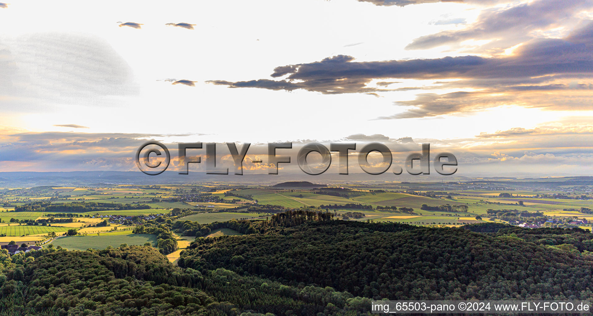 Thunderstorm atmosphere behind the Stoppelberg in the district Rolfzen in Steinheim in the state North Rhine-Westphalia, Germany