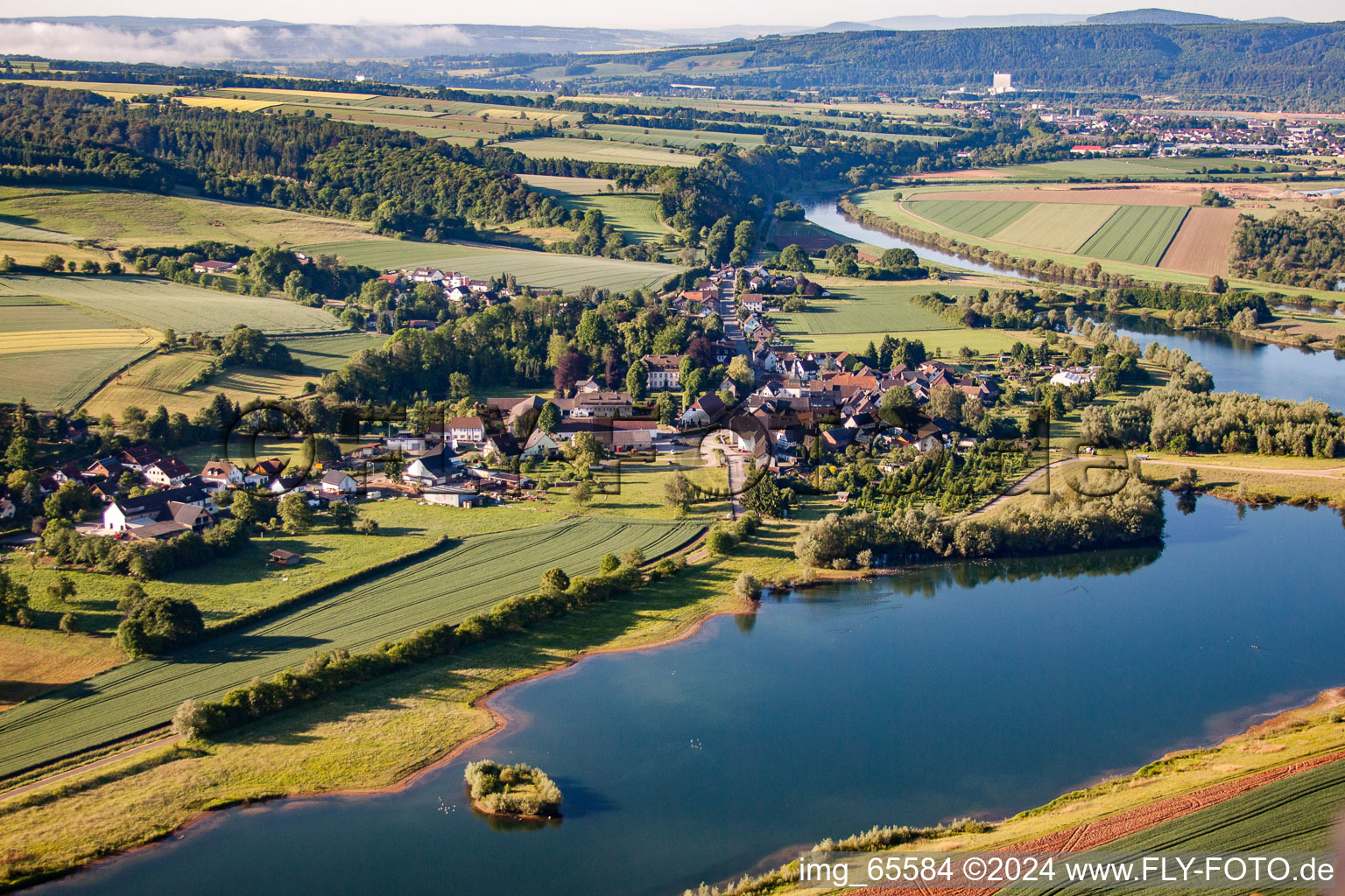 From the north in the district Meinbrexen in Lauenförde in the state Lower Saxony, Germany