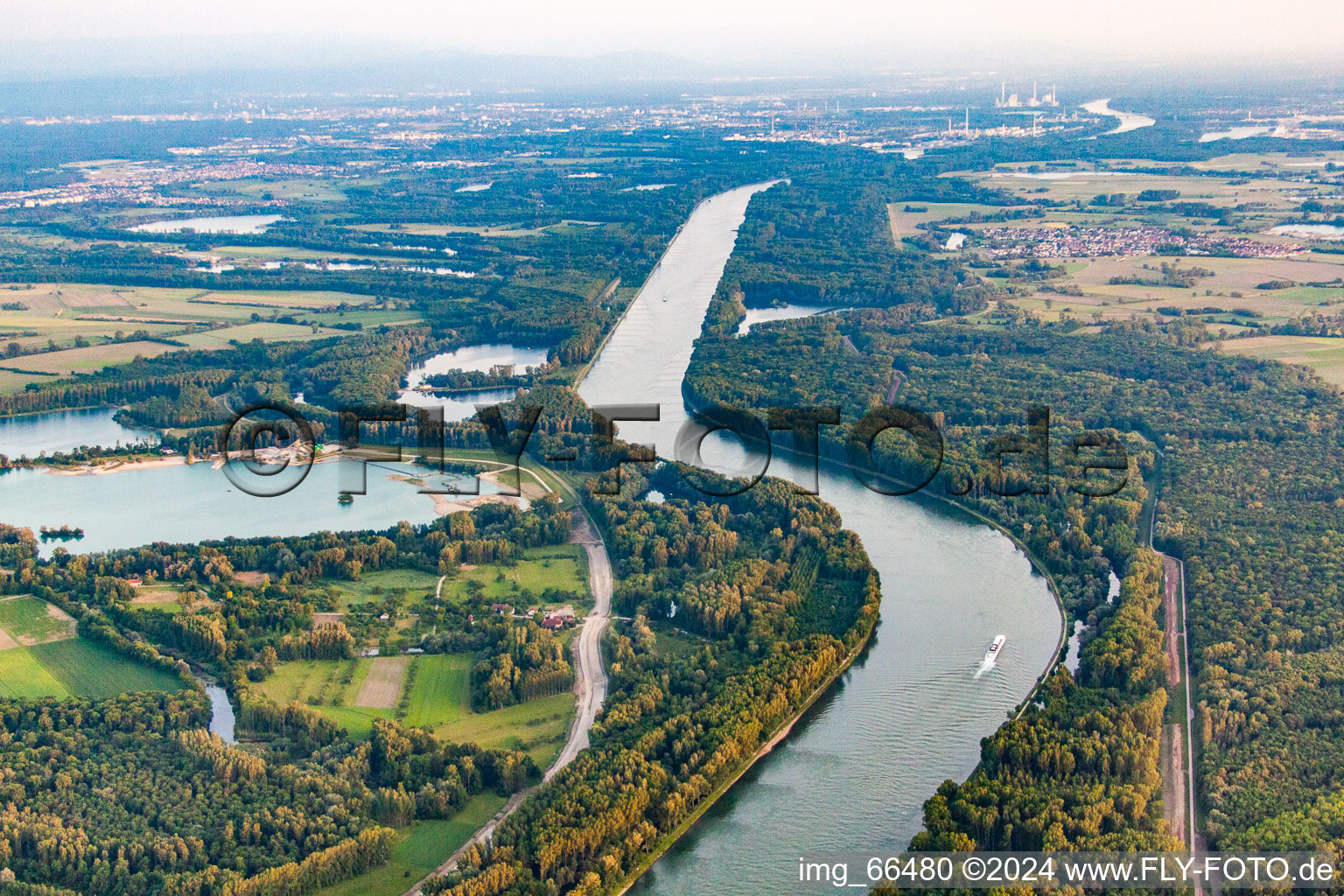 Aerial view of Course of the Rhine between Dettenheim and Hördt in the district Liedolsheim in Dettenheim in the state Baden-Wuerttemberg, Germany