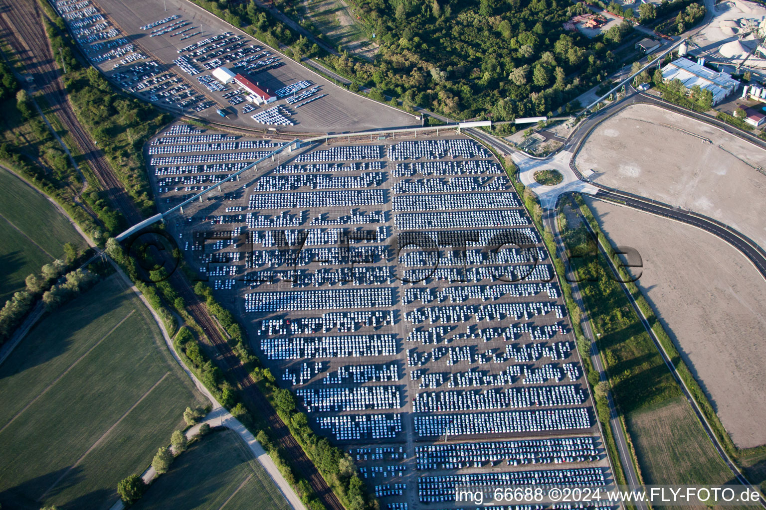 Parking and storage space for automobiles in Lauterbourg in Alsace-Champagne-Ardenne-Lorraine, France