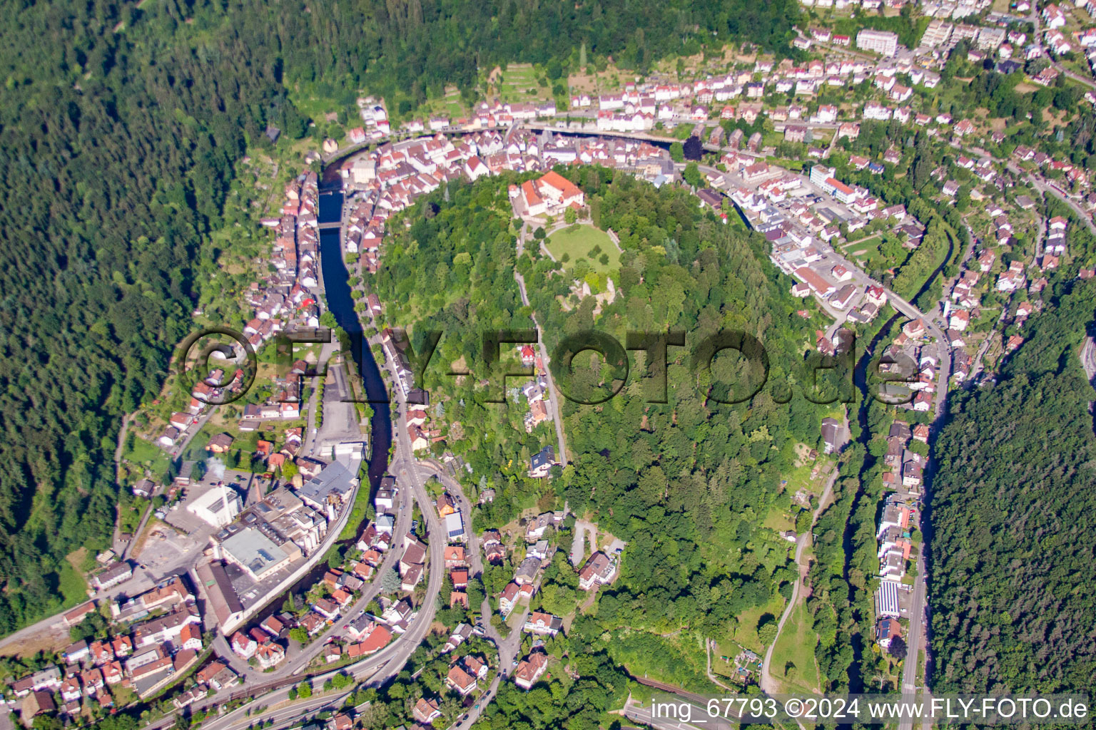 Village on the banks of the area Enz - river course in Neuenbuerg in the state Baden-Wurttemberg