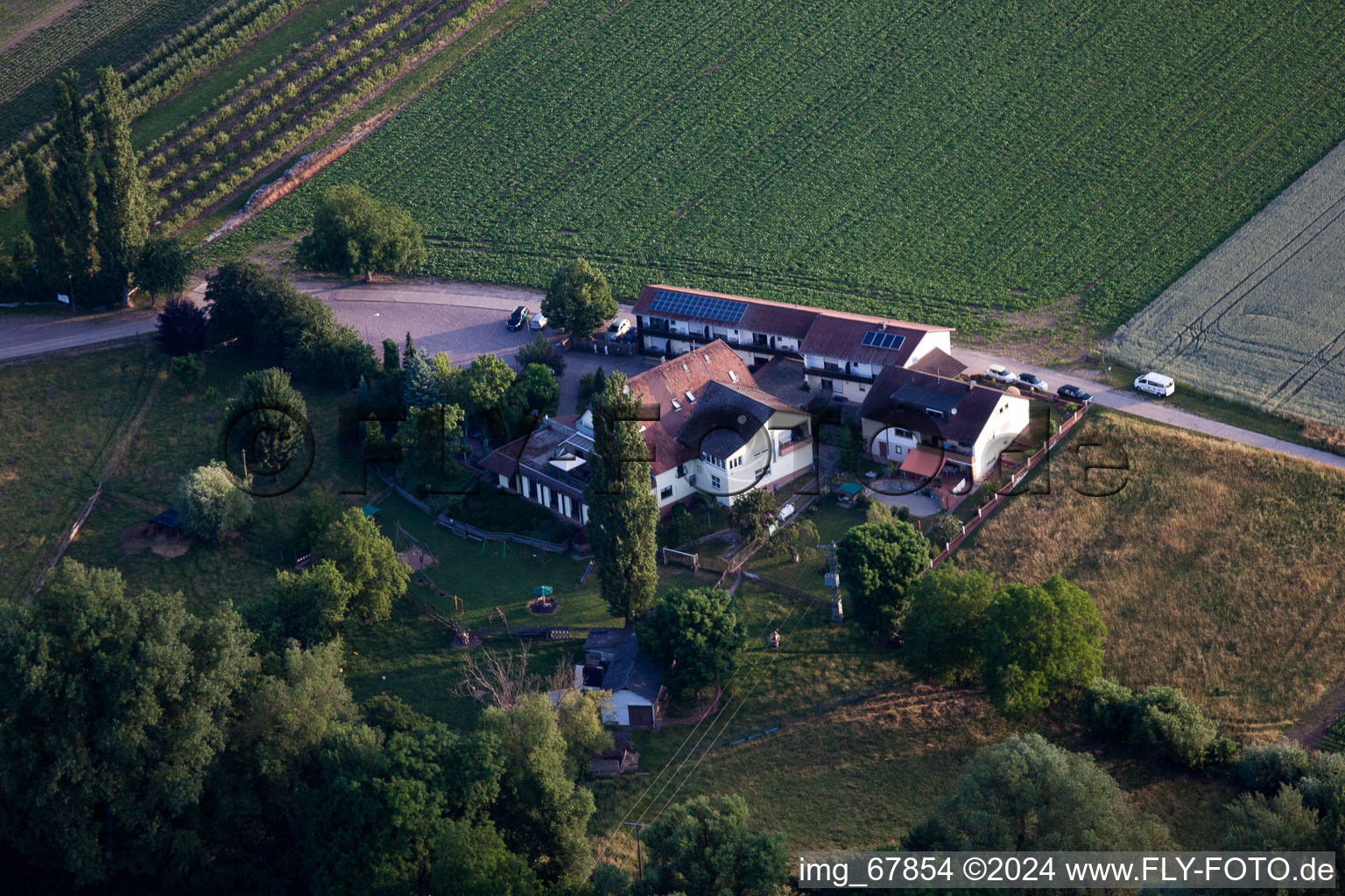 Aerial view of Restaurant Mühlengrund in the district Heuchelheim in Heuchelheim-Klingen in the state Rhineland-Palatinate, Germany