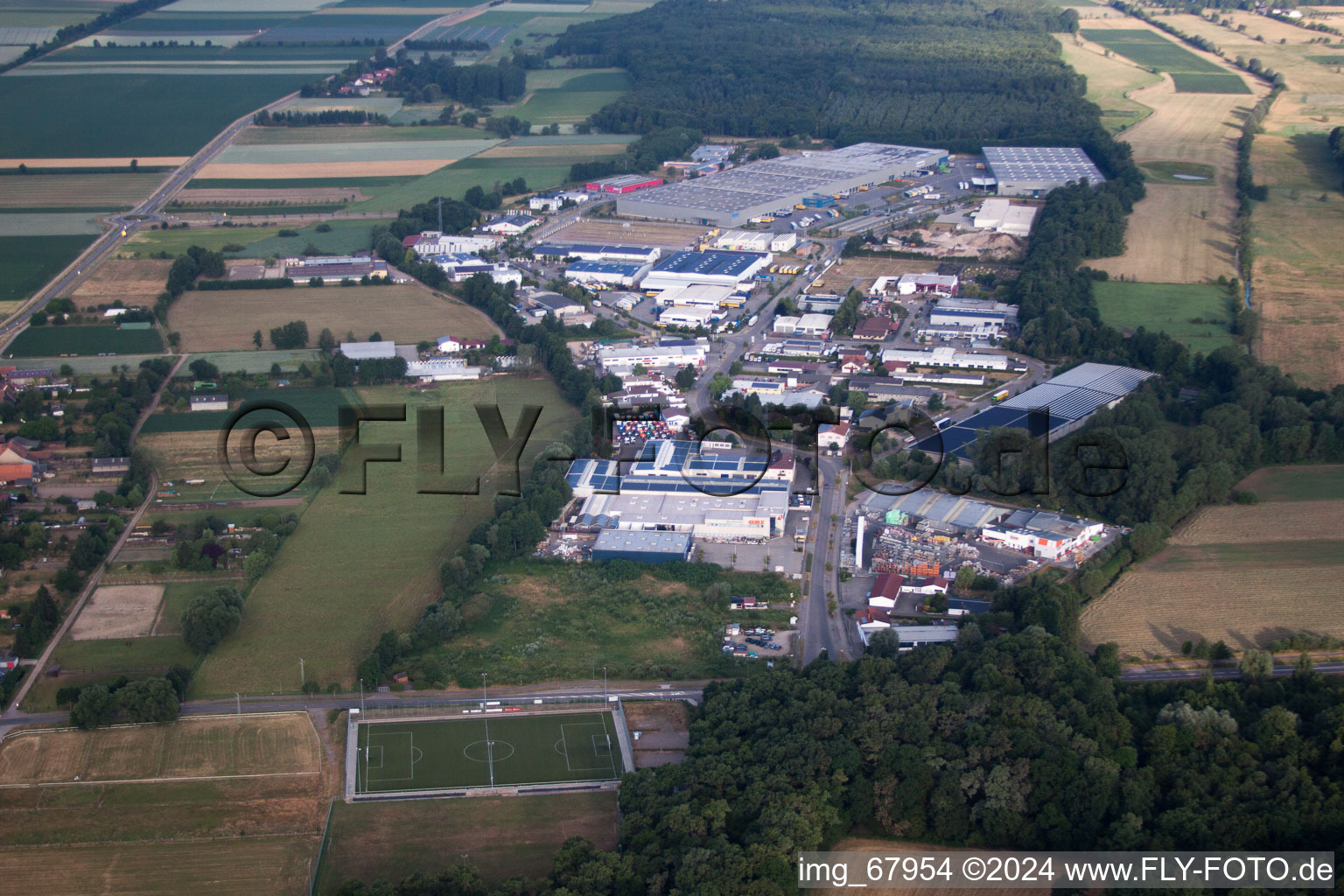 Oblique view of Horst Industrial Area in the district Minderslachen in Kandel in the state Rhineland-Palatinate, Germany