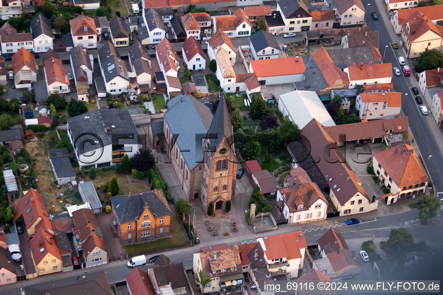 Oblique view of Town View of the streets and houses of the residential areas in Bobenheim-Roxheim in the state Rhineland-Palatinate