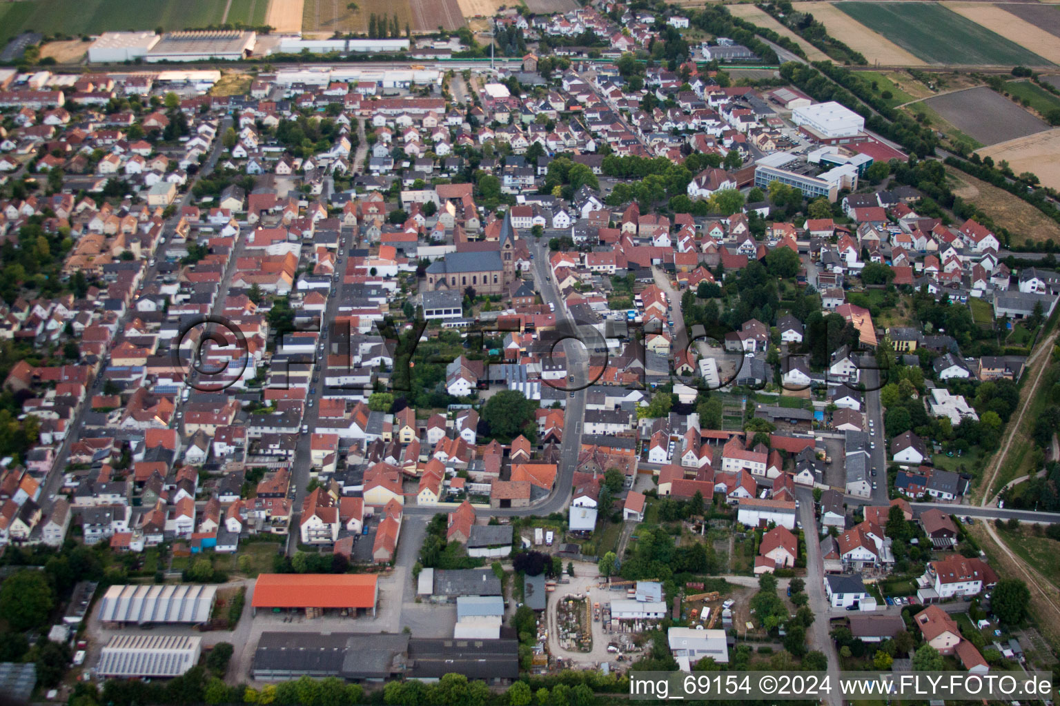 City view of the city area of in the district Roxheim in Bobenheim-Roxheim in the state Rhineland-Palatinate from above