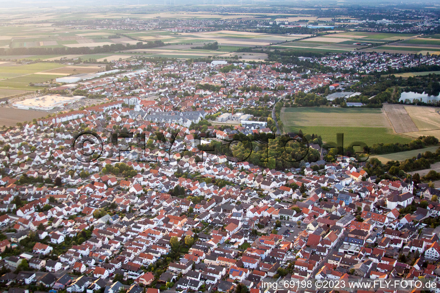 City view of the city area of in the district Roxheim in Bobenheim-Roxheim in the state Rhineland-Palatinate viewn from the air