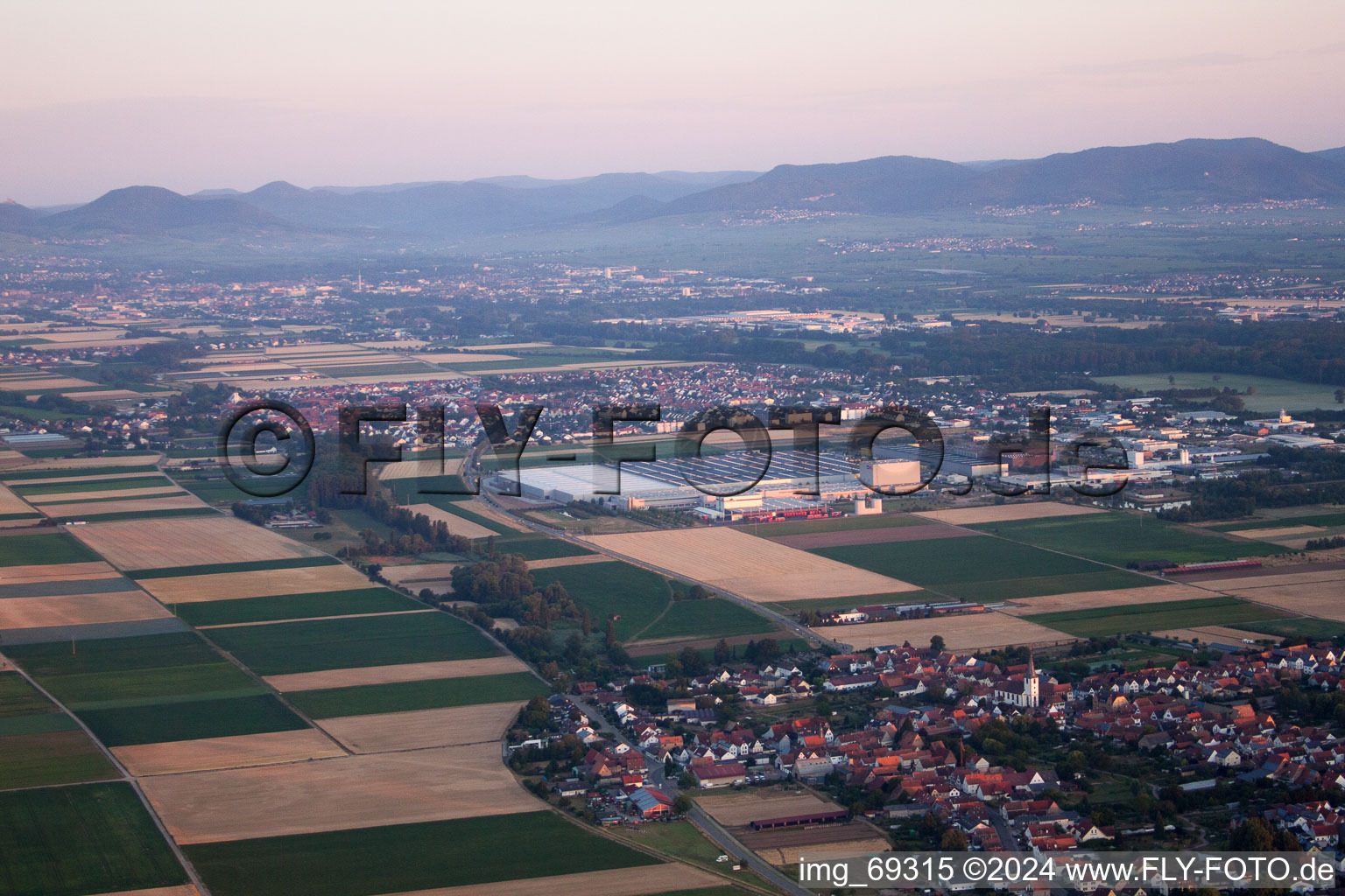 Interpark from the southeast in the district Offenbach in Offenbach an der Queich in the state Rhineland-Palatinate, Germany