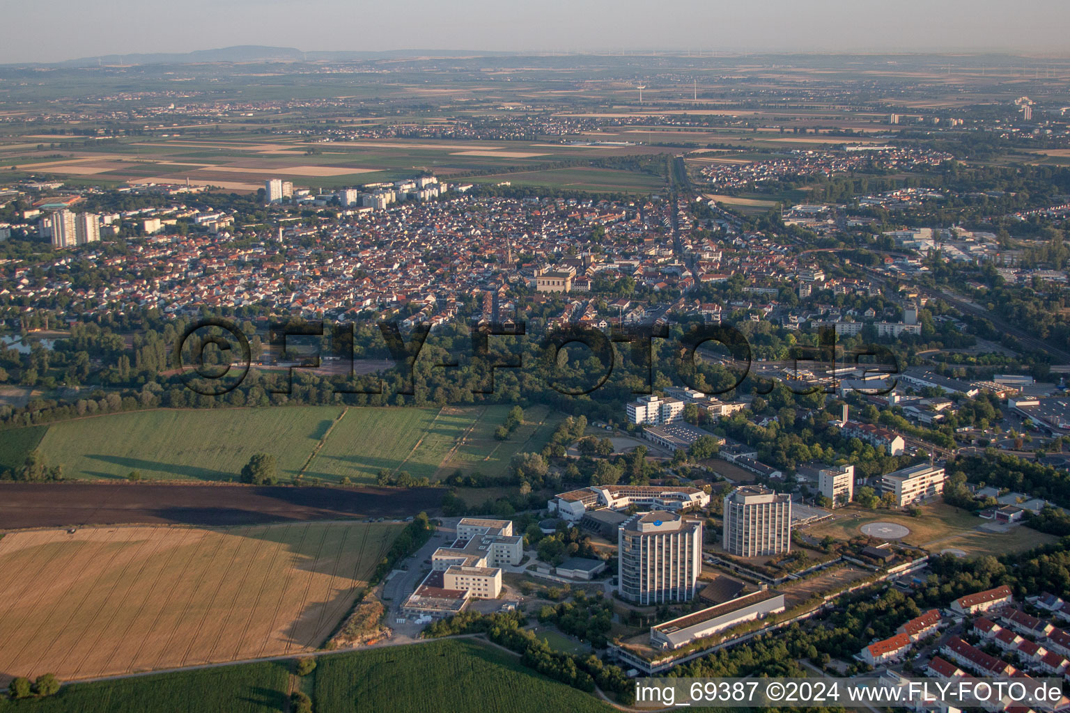 Drone recording of Hospital grounds of the Clinic BG Klinik Ludwigshafen in Ludwigshafen am Rhein in the state Rhineland-Palatinate