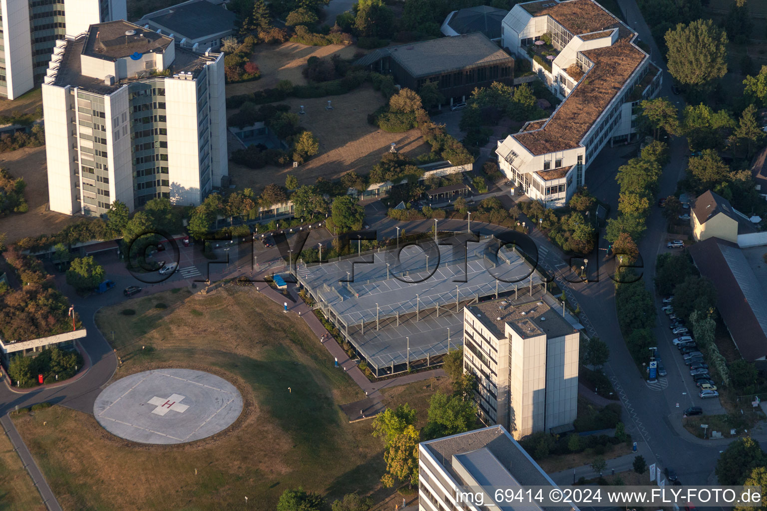 Aerial photograpy of Hospital grounds of the Clinic BG Klinik Ludwigshafen in the district Oggersheim in Ludwigshafen am Rhein in the state Rhineland-Palatinate, Germany