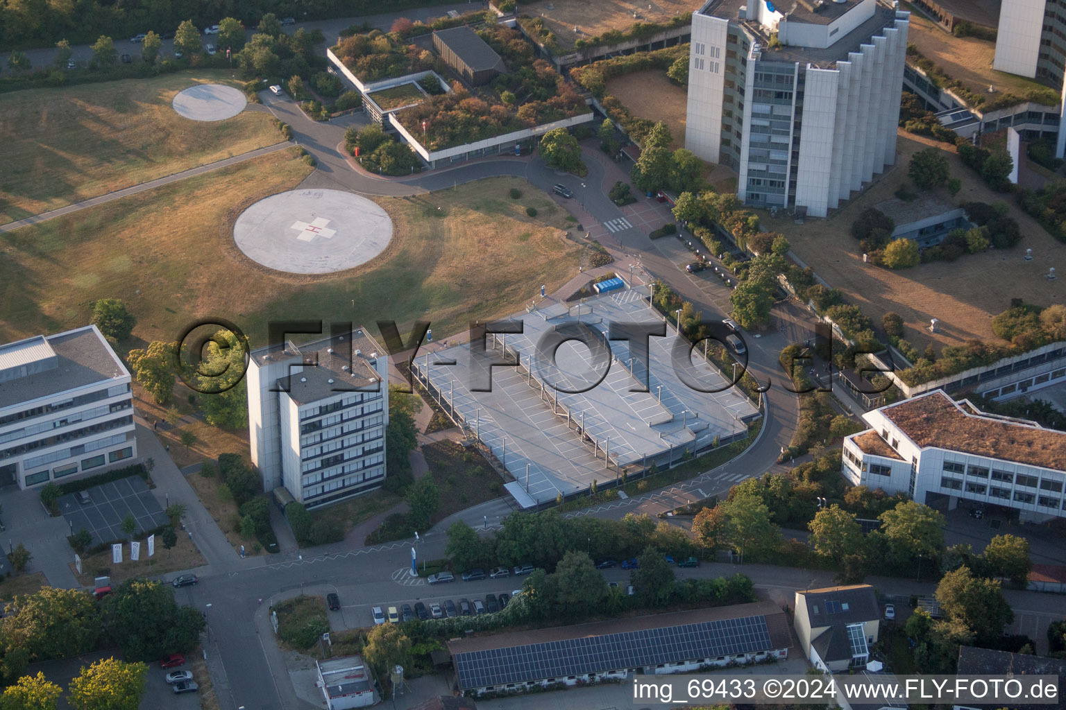 Hospital grounds of the Clinic BG Klinik Ludwigshafen in Ludwigshafen am Rhein in the state Rhineland-Palatinate from the drone perspective