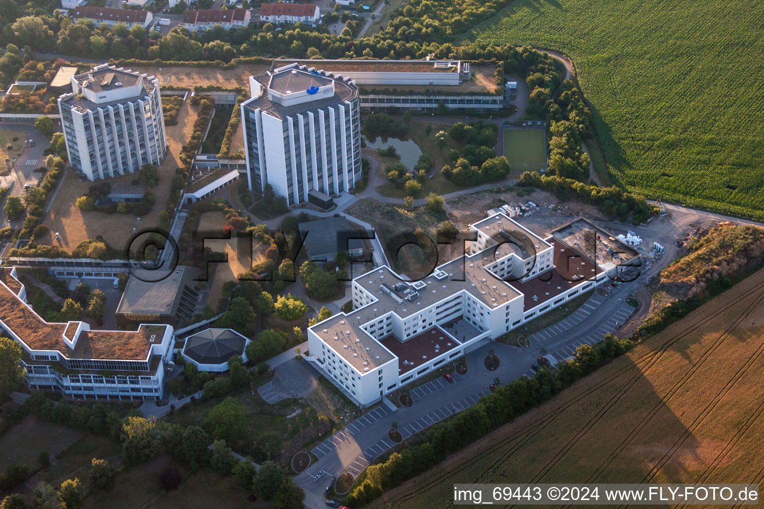 Hospital grounds of the Clinic BG Klinik Ludwigshafen in the district Oggersheim in Ludwigshafen am Rhein in the state Rhineland-Palatinate, Germany from above